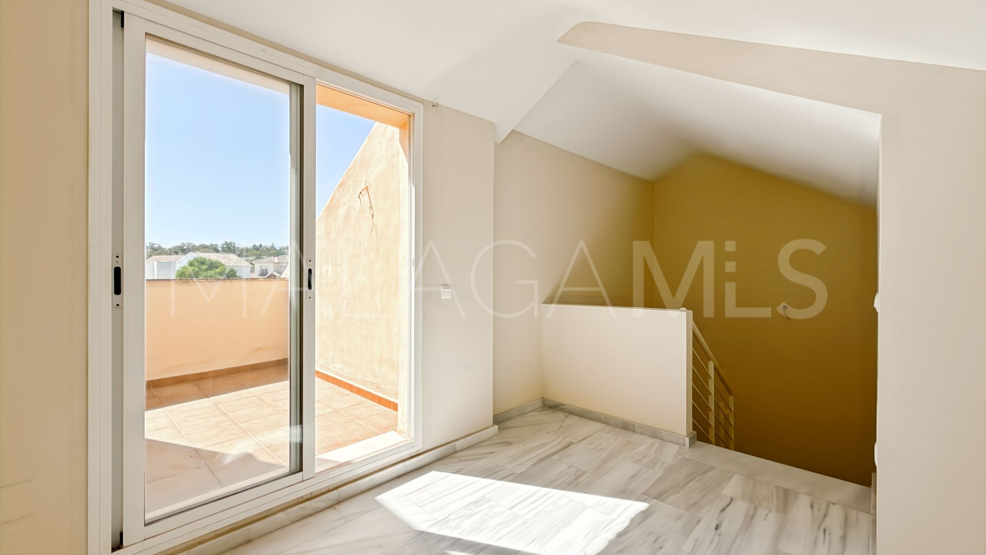 For sale town house in Calypso