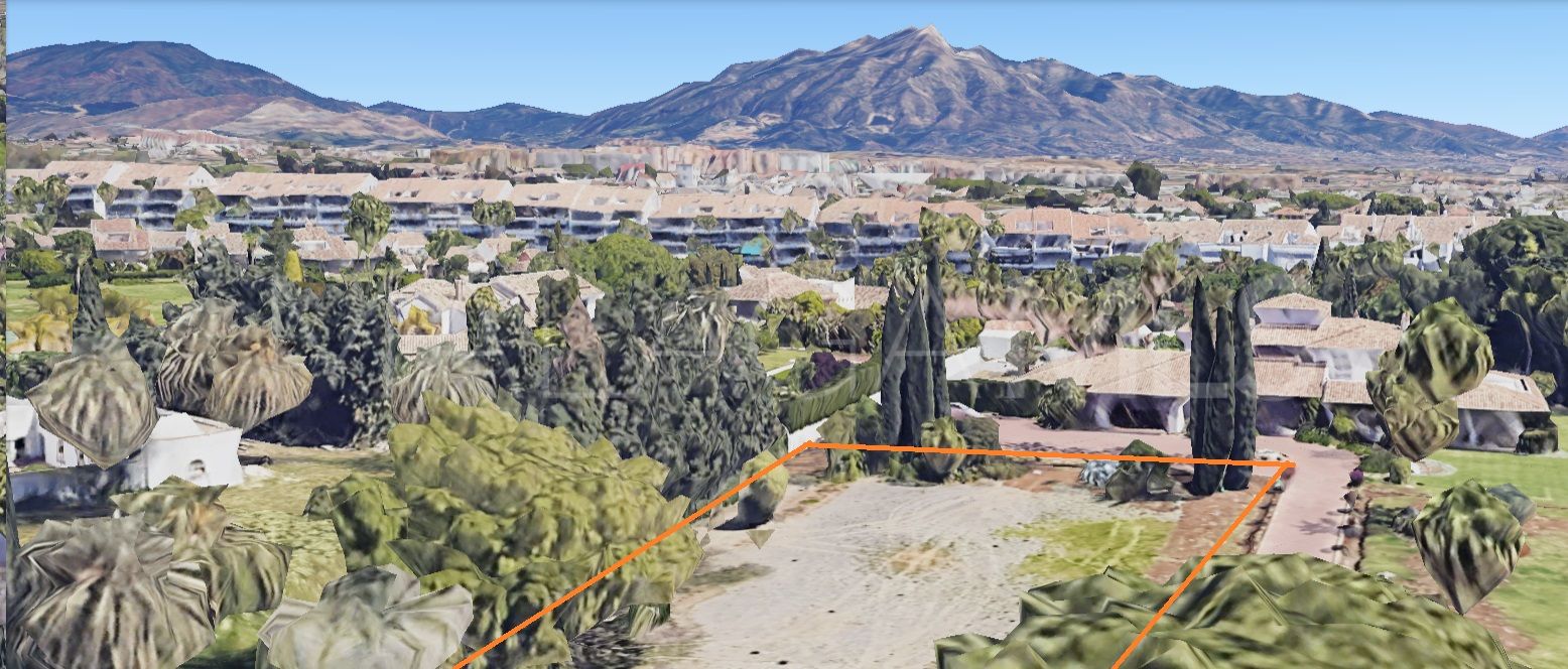 Plot in Guadalmina Baja for sale