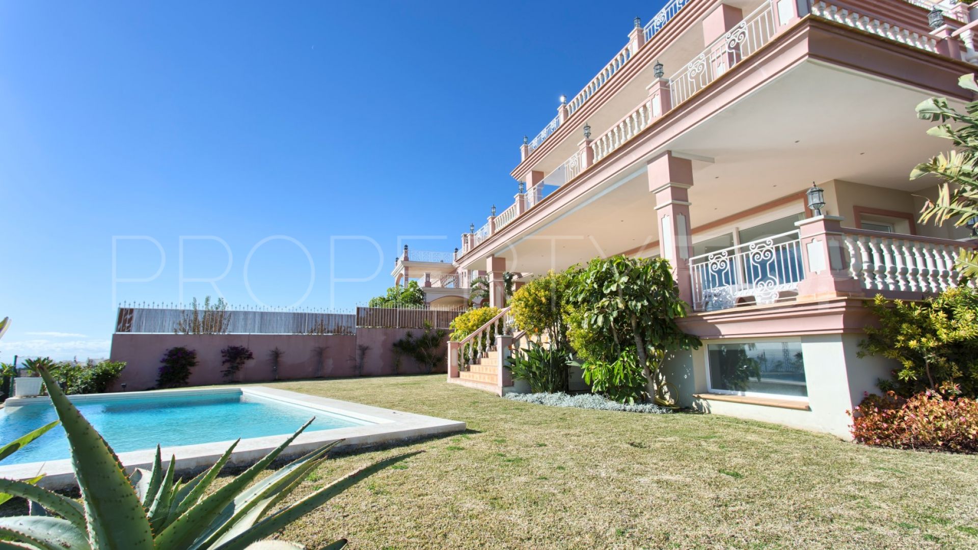 Villa de 8 dormitorios en venta en Los Flamingos Golf