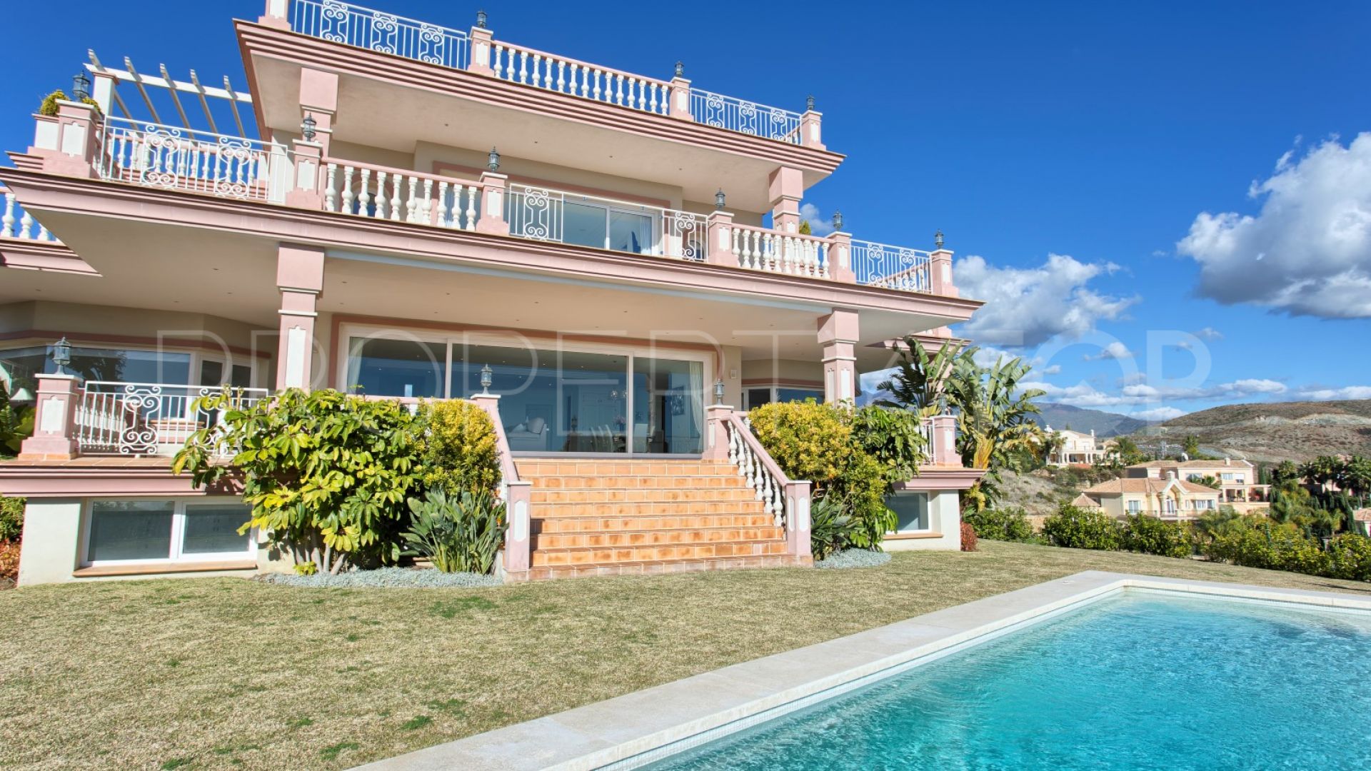 8 bedrooms villa for sale in Los Flamingos Golf