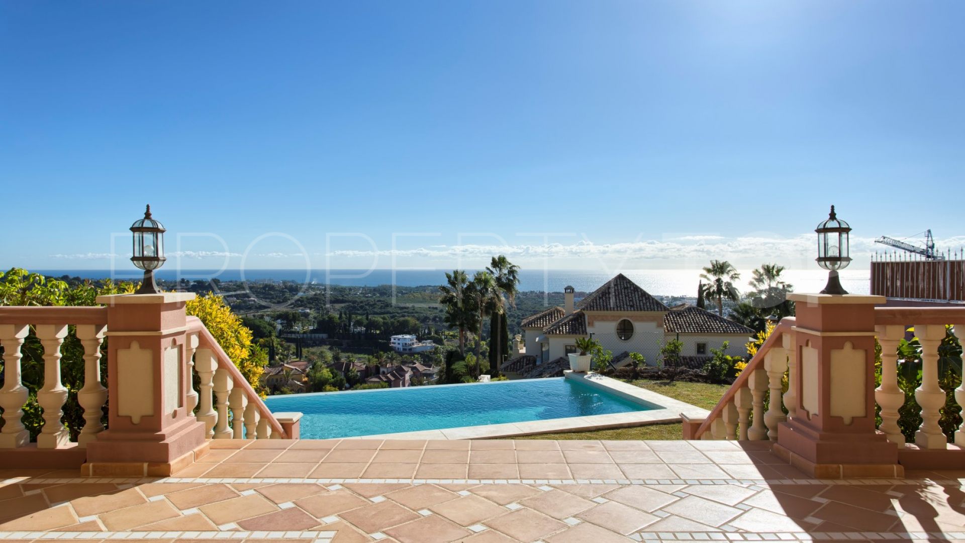 8 bedrooms villa for sale in Los Flamingos Golf