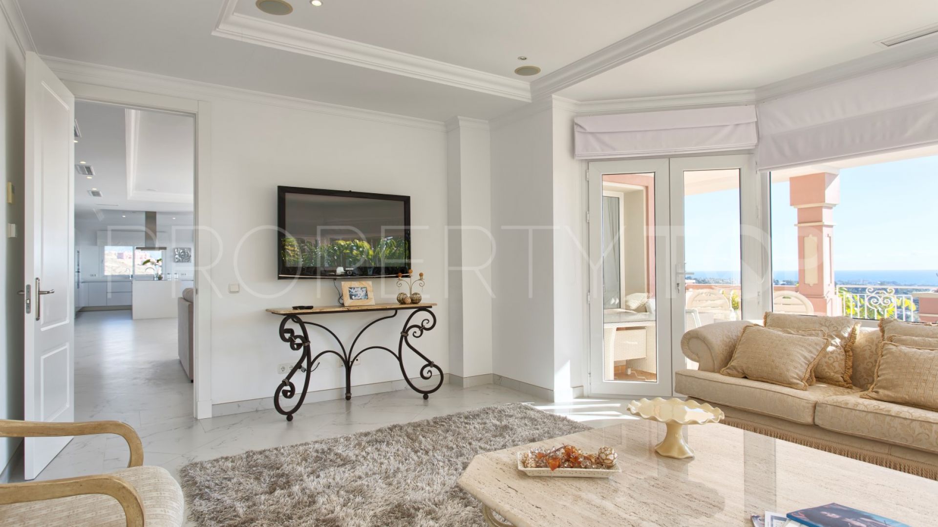 8 bedrooms villa for sale in Los Flamingos Golf