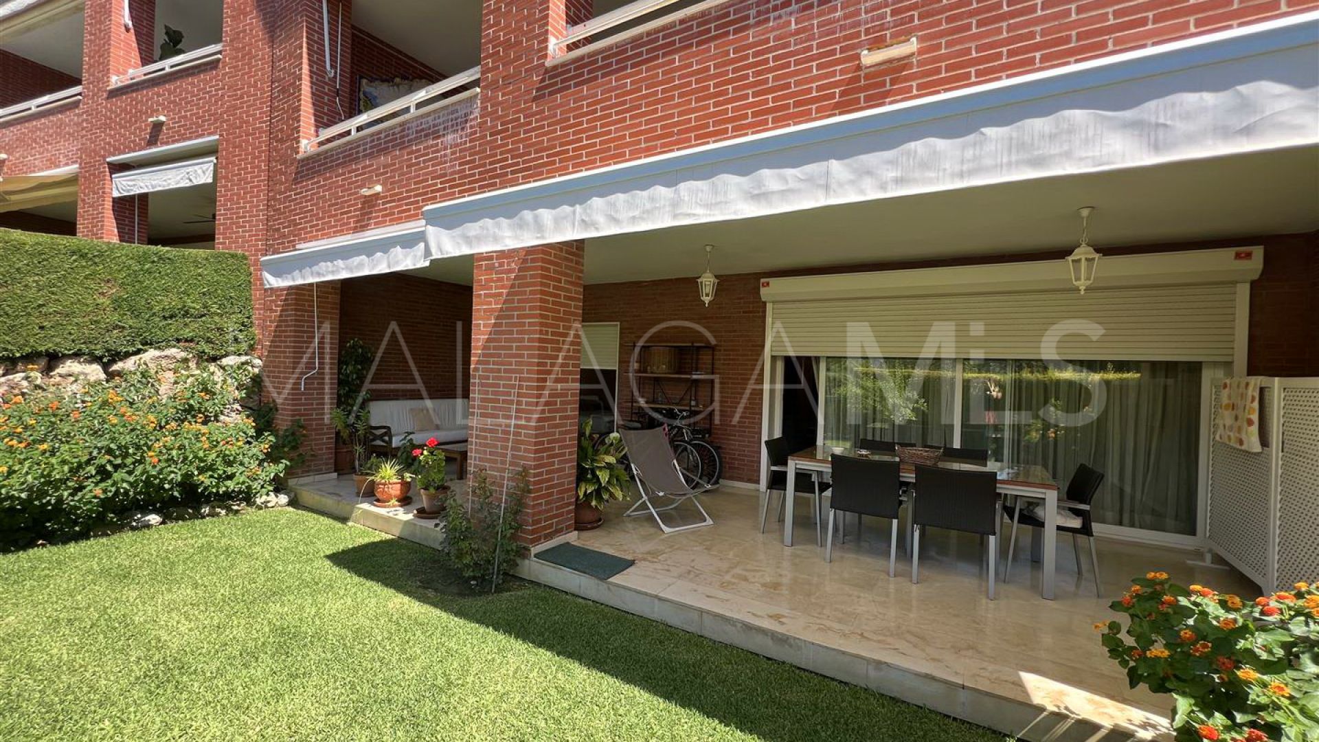 For sale ground floor apartment with 4 bedrooms in La Reserva de los Granados