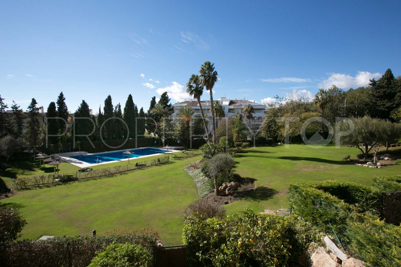 For sale ground floor apartment with 4 bedrooms in La Reserva de los Granados