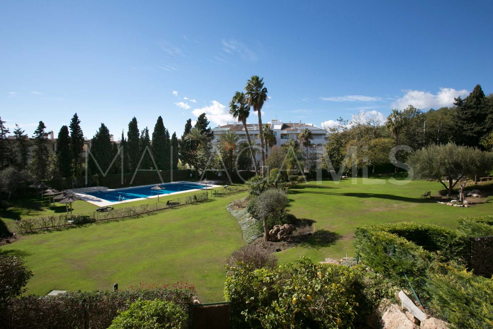 For sale ground floor apartment with 4 bedrooms in La Reserva de los Granados