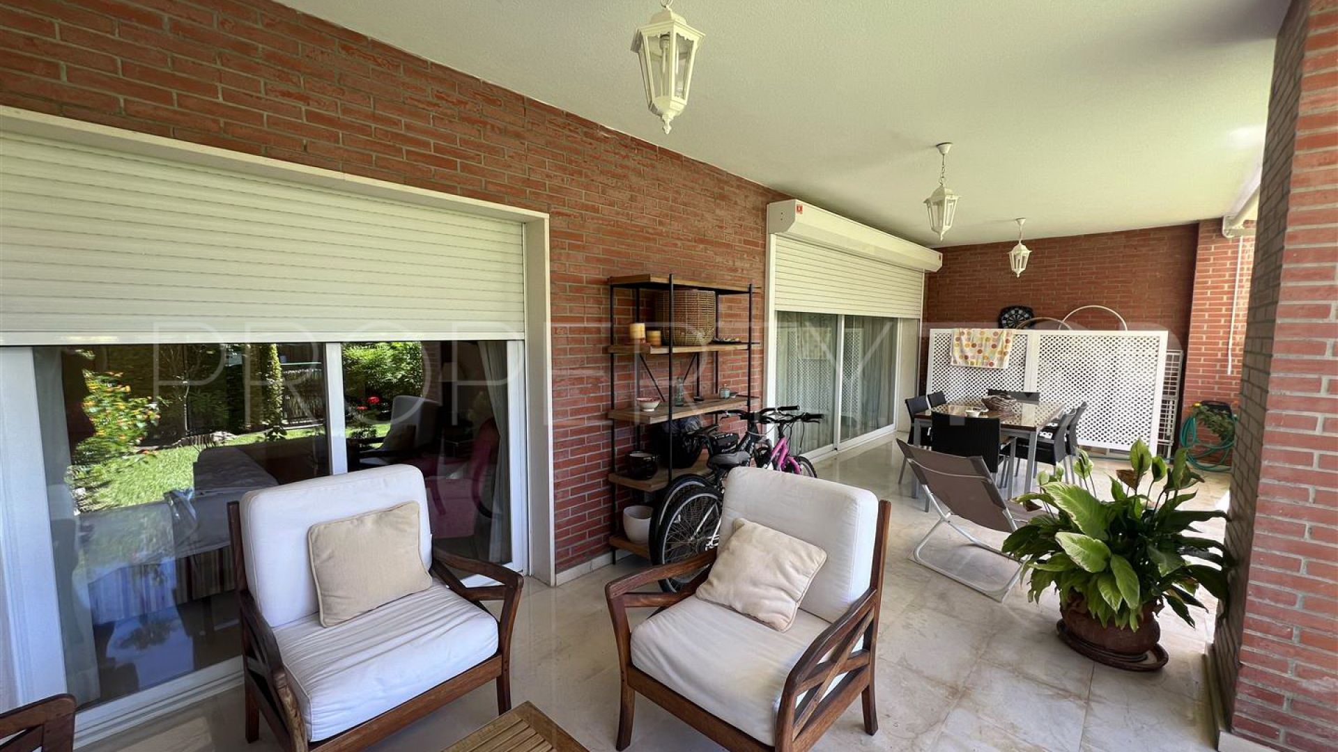 For sale ground floor apartment with 4 bedrooms in La Reserva de los Granados