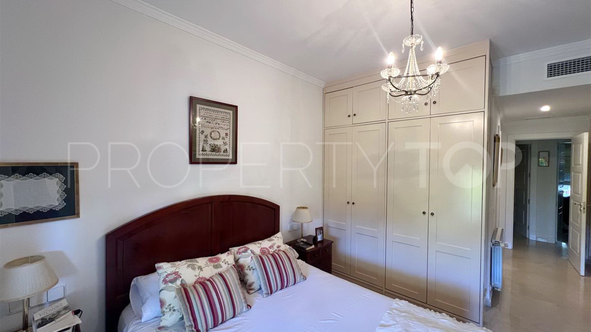 For sale ground floor apartment with 4 bedrooms in La Reserva de los Granados