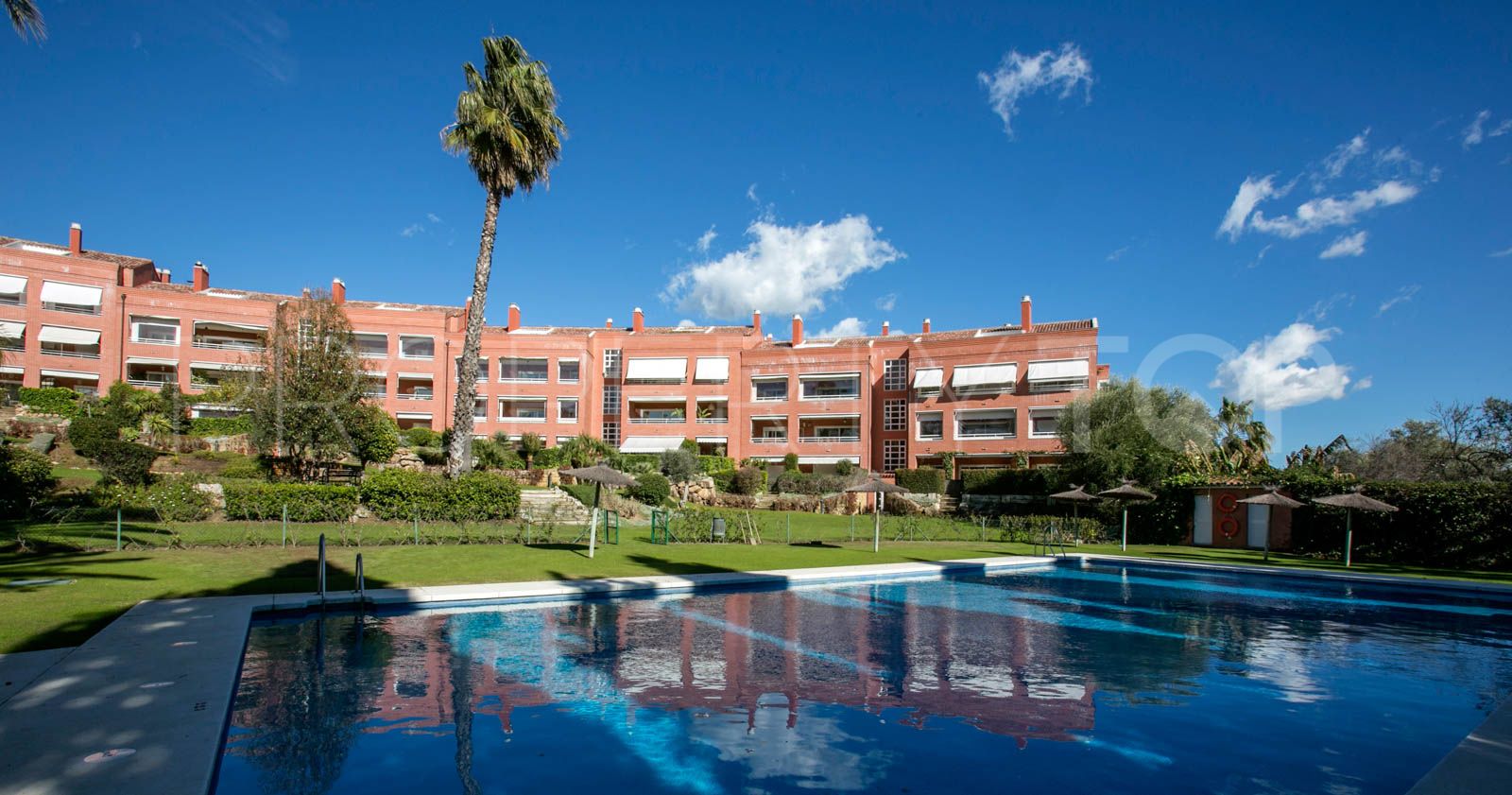 For sale ground floor apartment with 4 bedrooms in La Reserva de los Granados