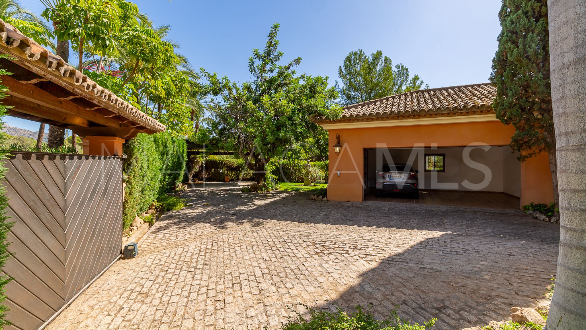 Altos Reales 5 bedrooms villa for sale