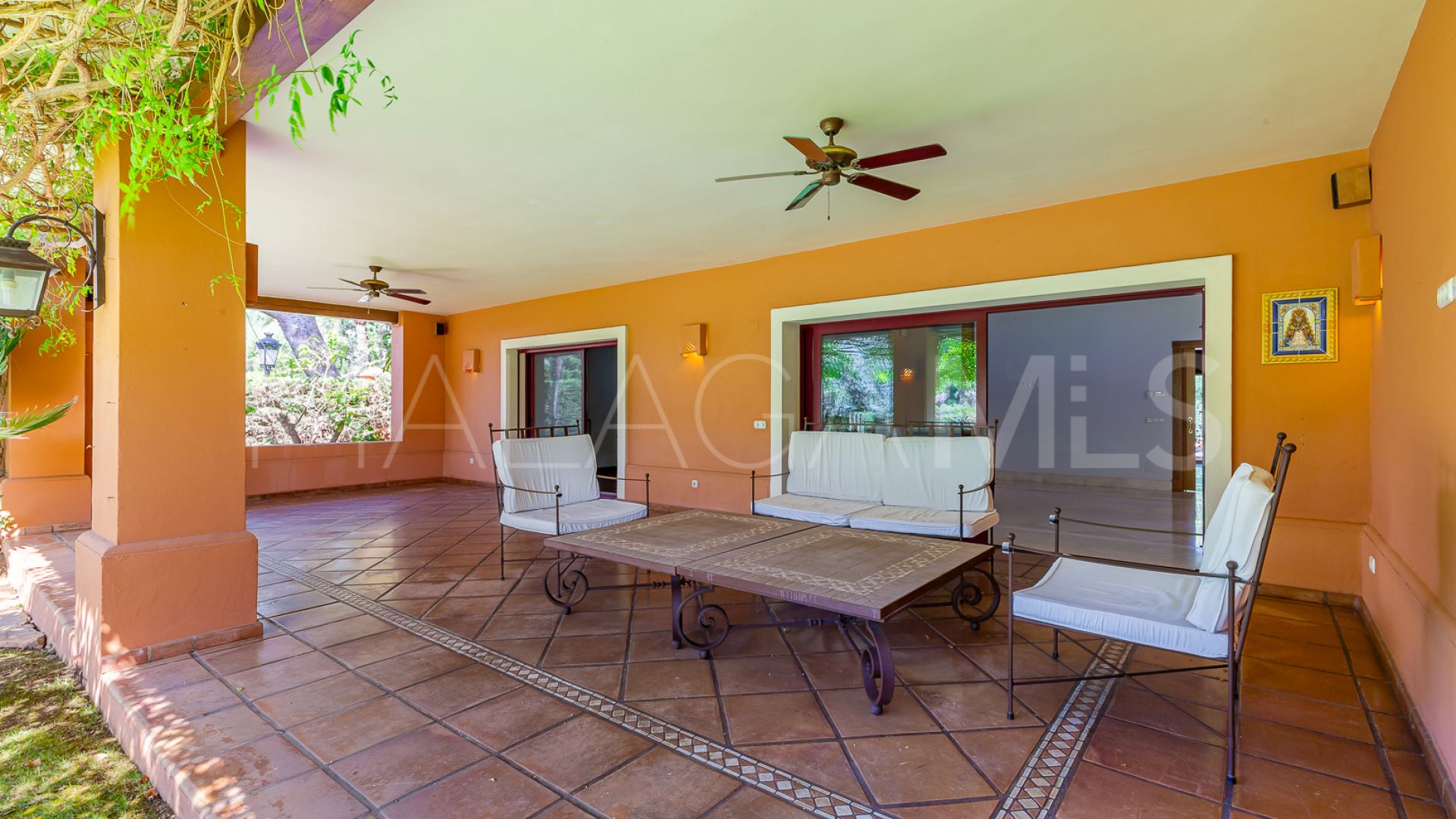 Villa for sale in Altos Reales