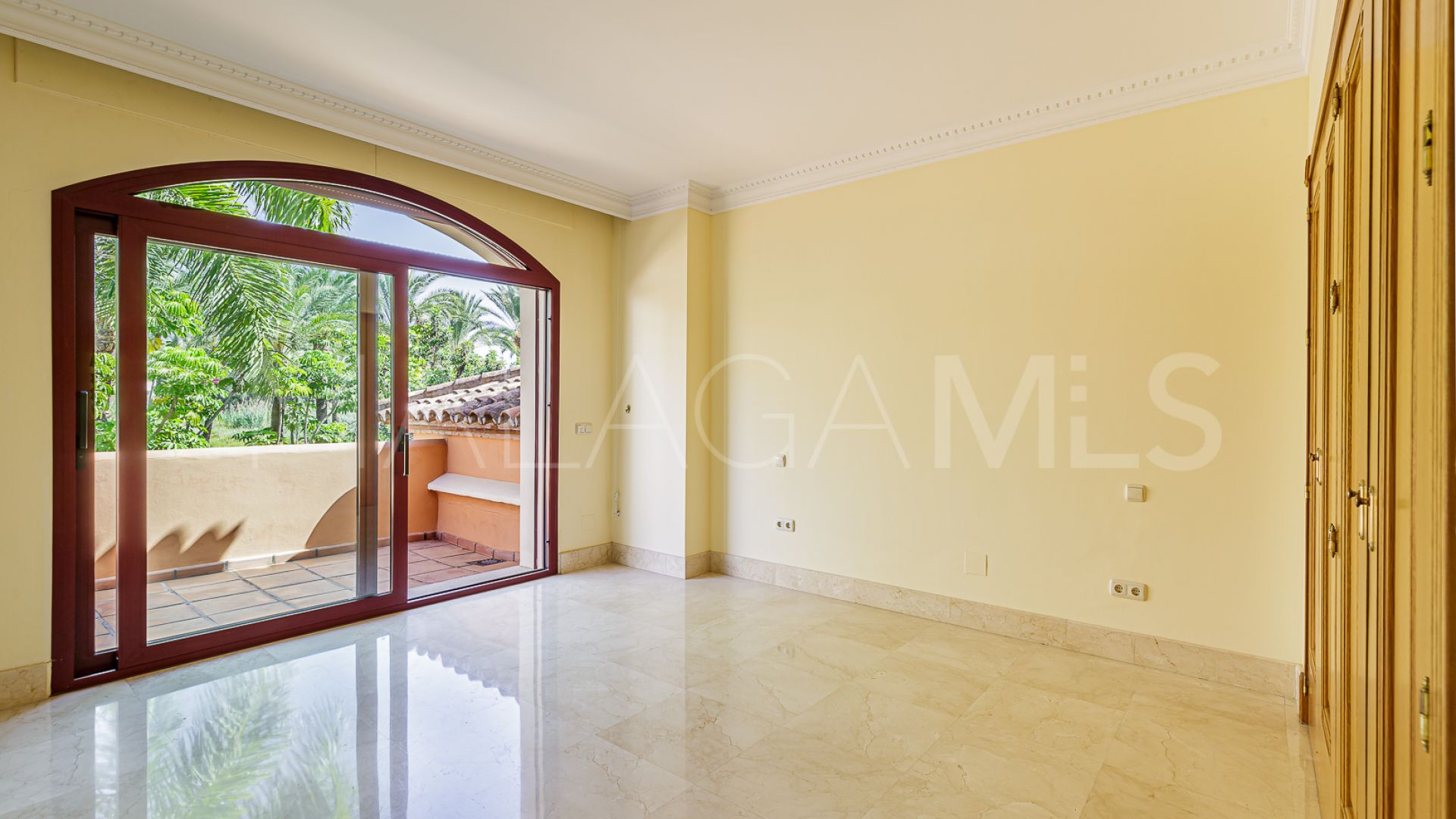 Villa for sale in Altos Reales