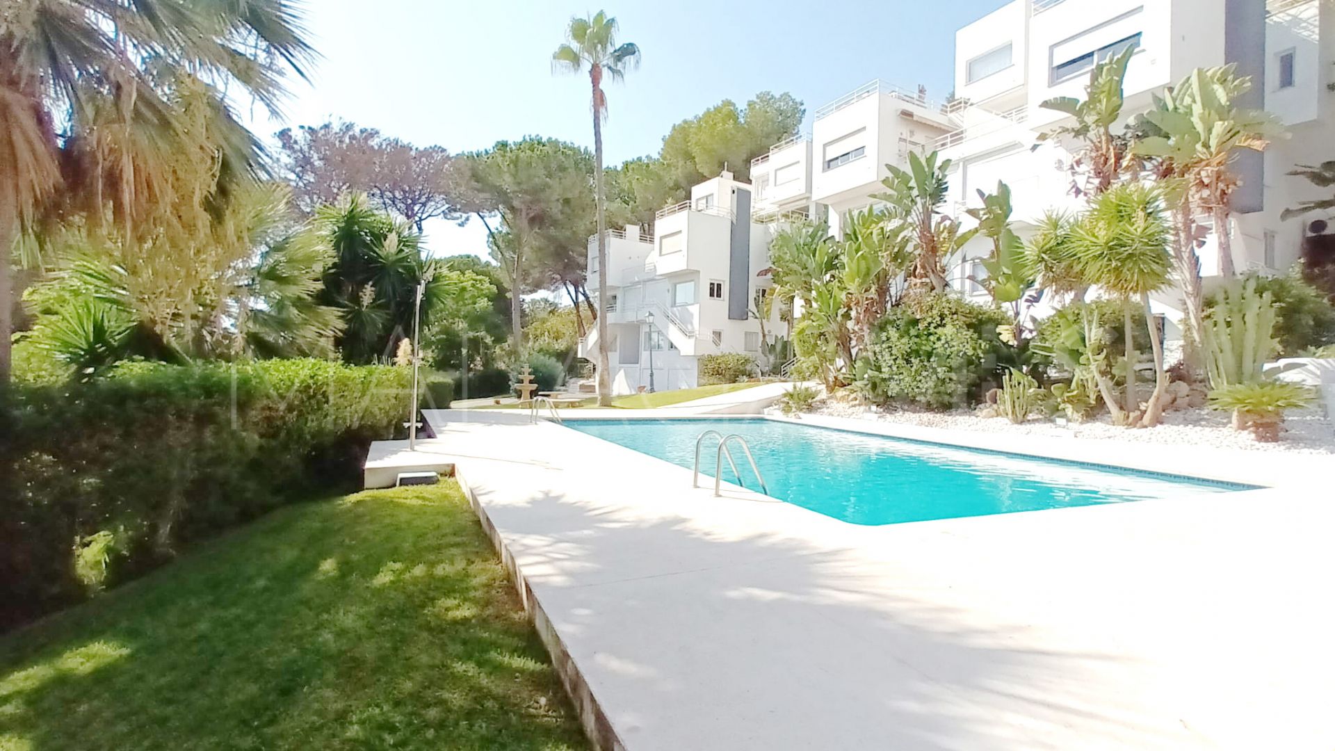 Buy ground floor duplex in Las Brisas with 4 bedrooms