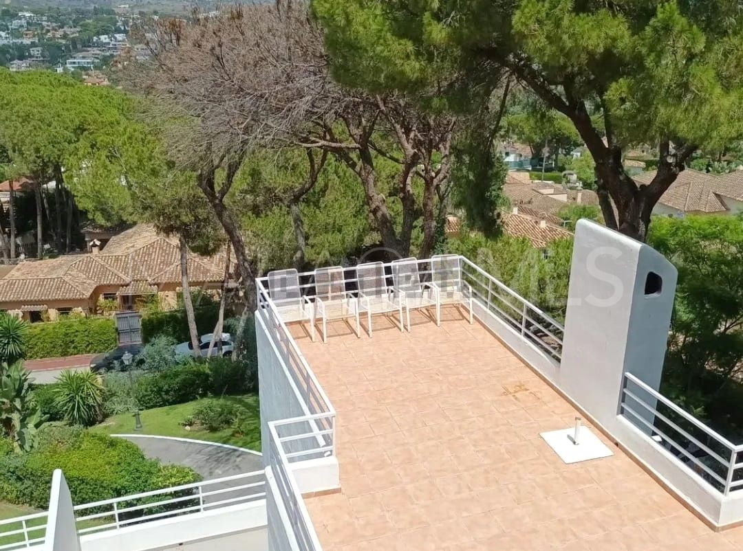 Buy ground floor duplex in Las Brisas with 4 bedrooms