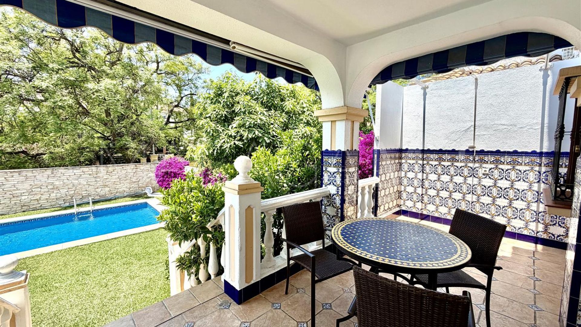 Pareado for sale in Nueva Andalucia with 3 bedrooms