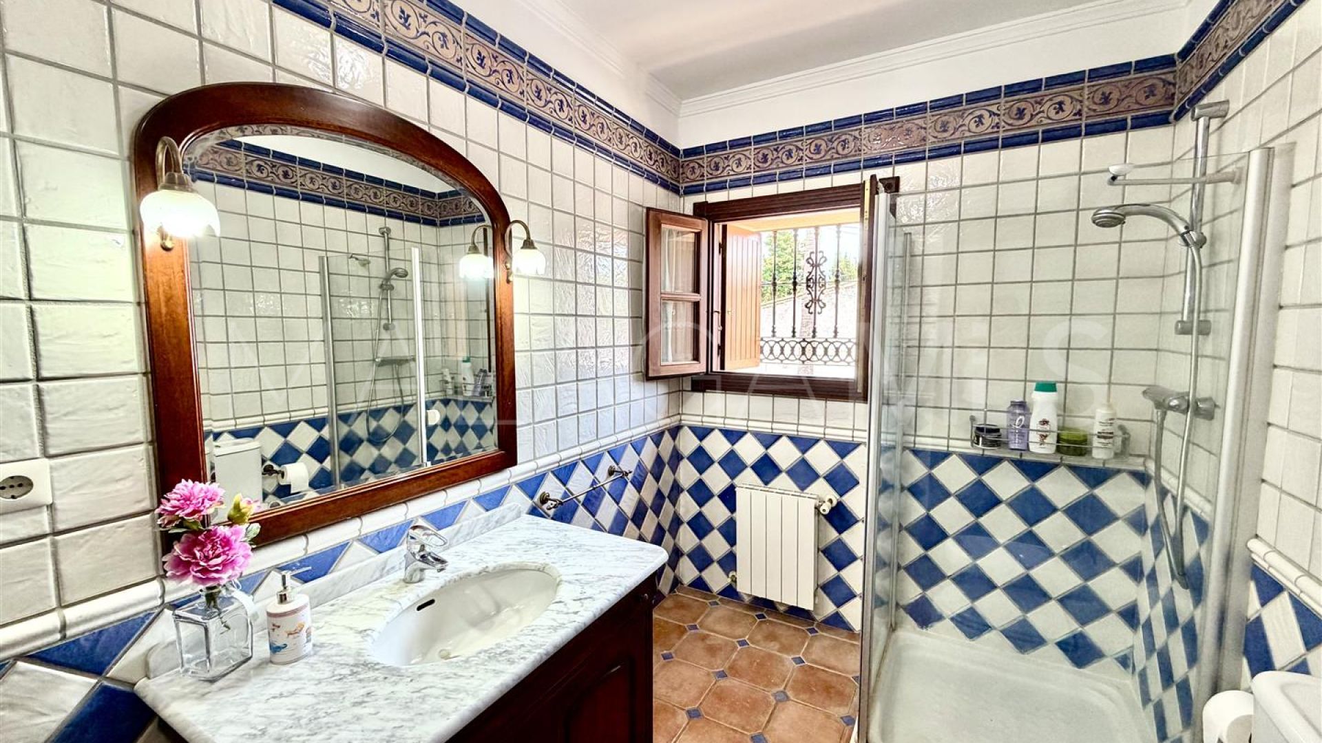 Pareado for sale in Nueva Andalucia with 3 bedrooms