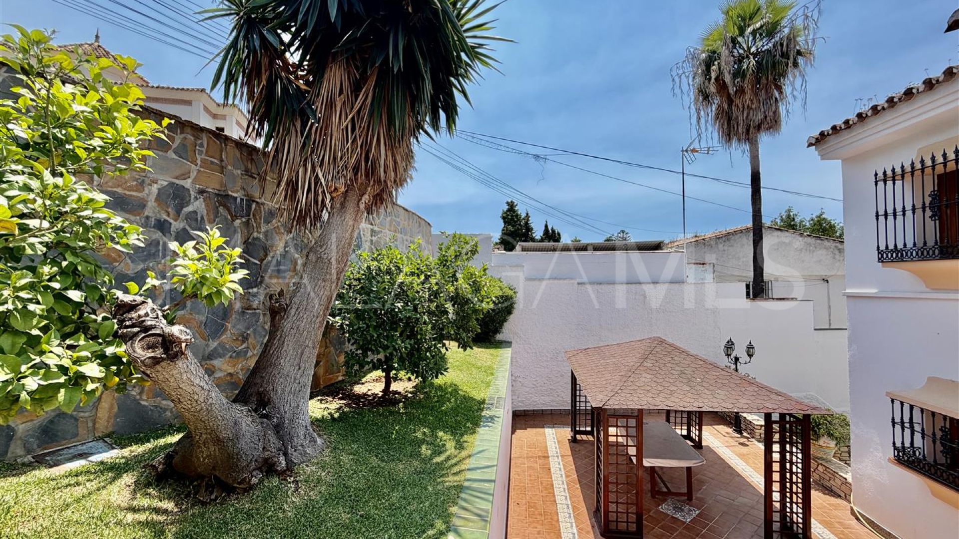 Pareado for sale in Nueva Andalucia with 3 bedrooms