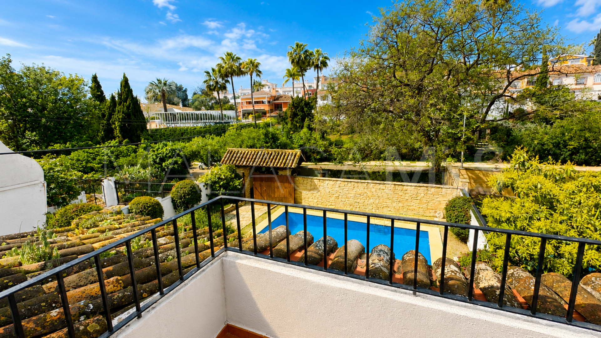 Pareado for sale in Nueva Andalucia with 3 bedrooms
