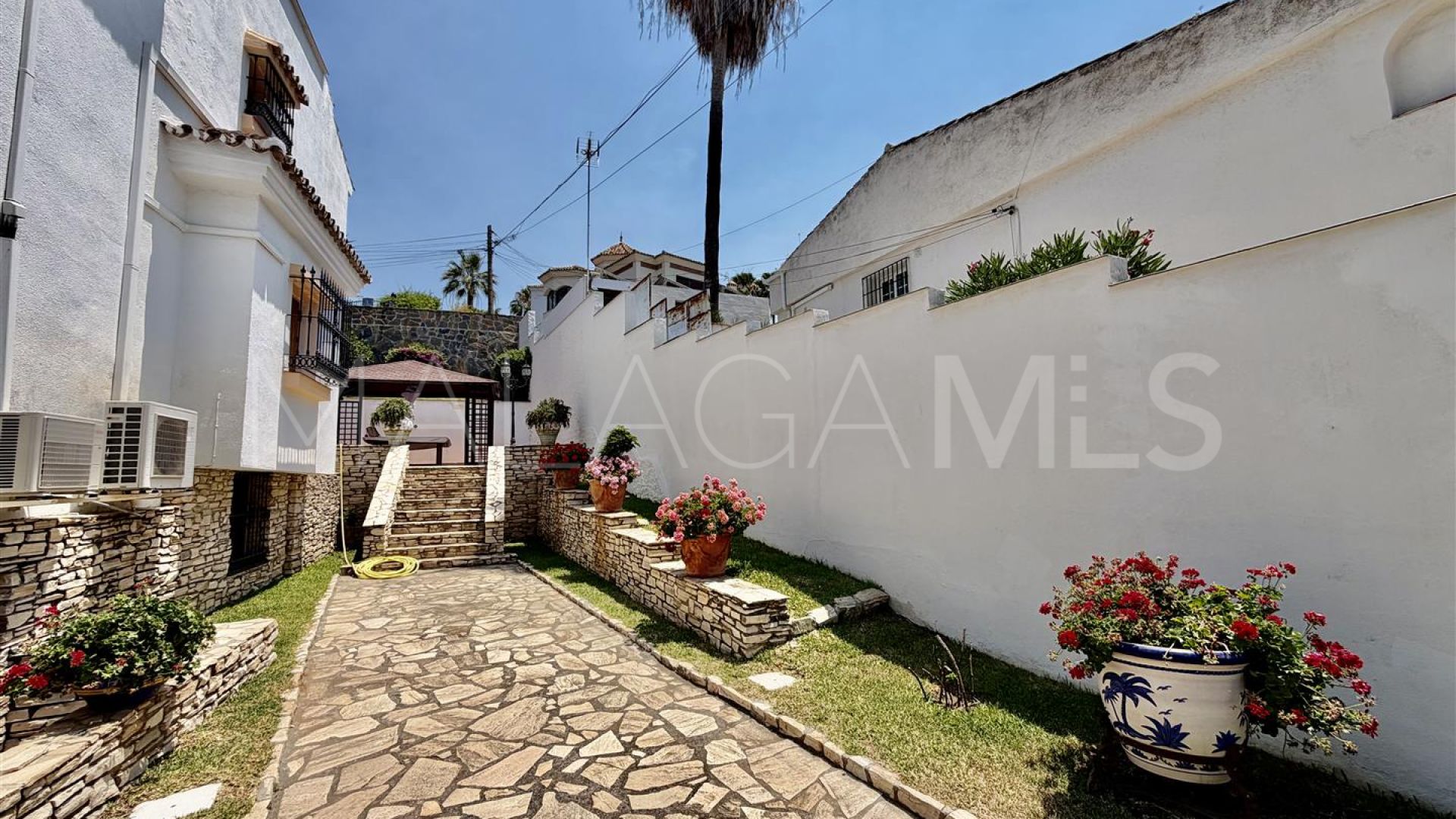 Pareado for sale in Nueva Andalucia with 3 bedrooms
