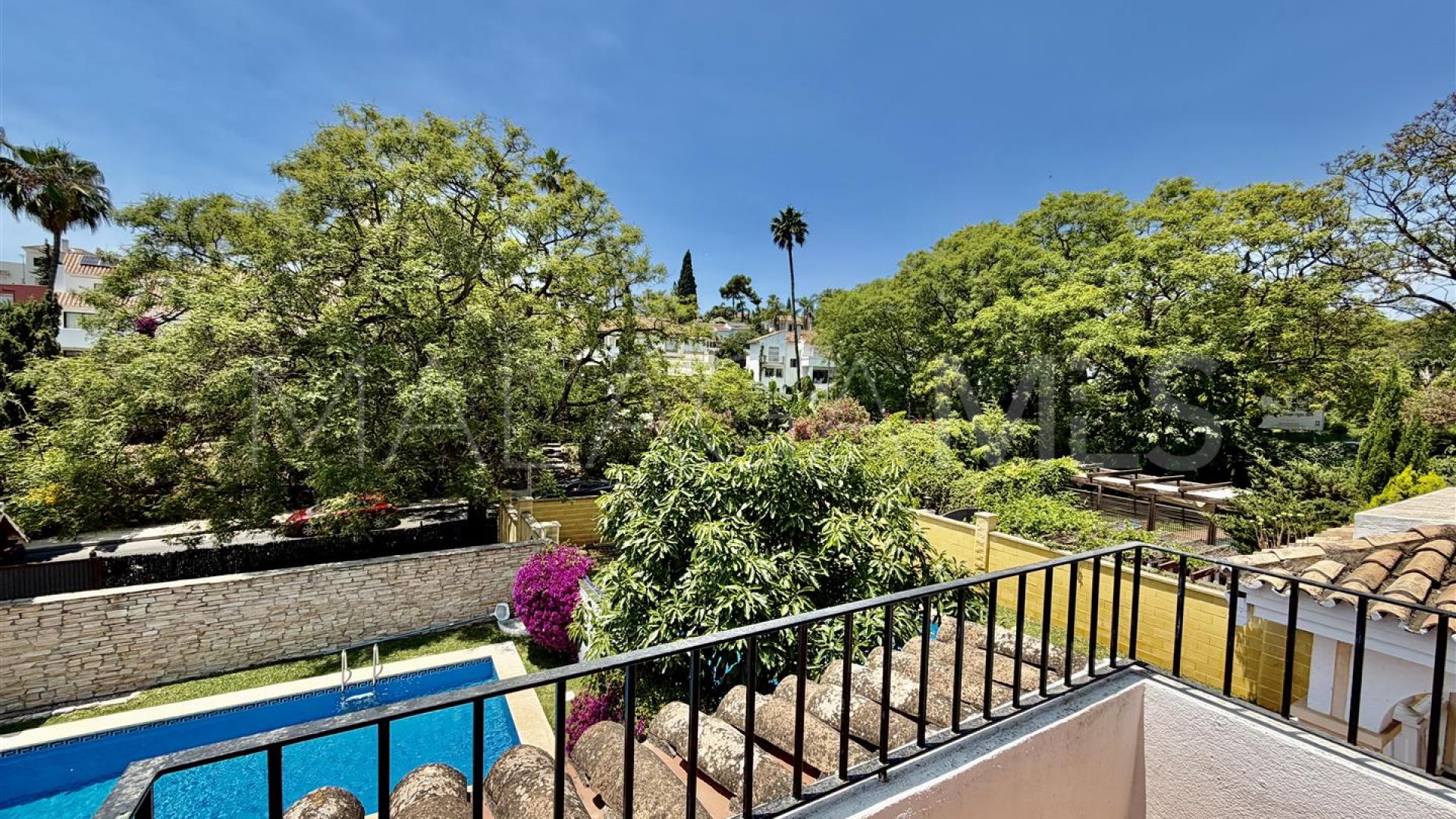 Pareado for sale in Nueva Andalucia with 3 bedrooms