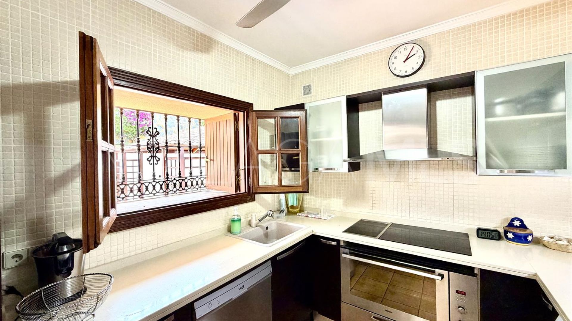 Pareado for sale in Nueva Andalucia with 3 bedrooms
