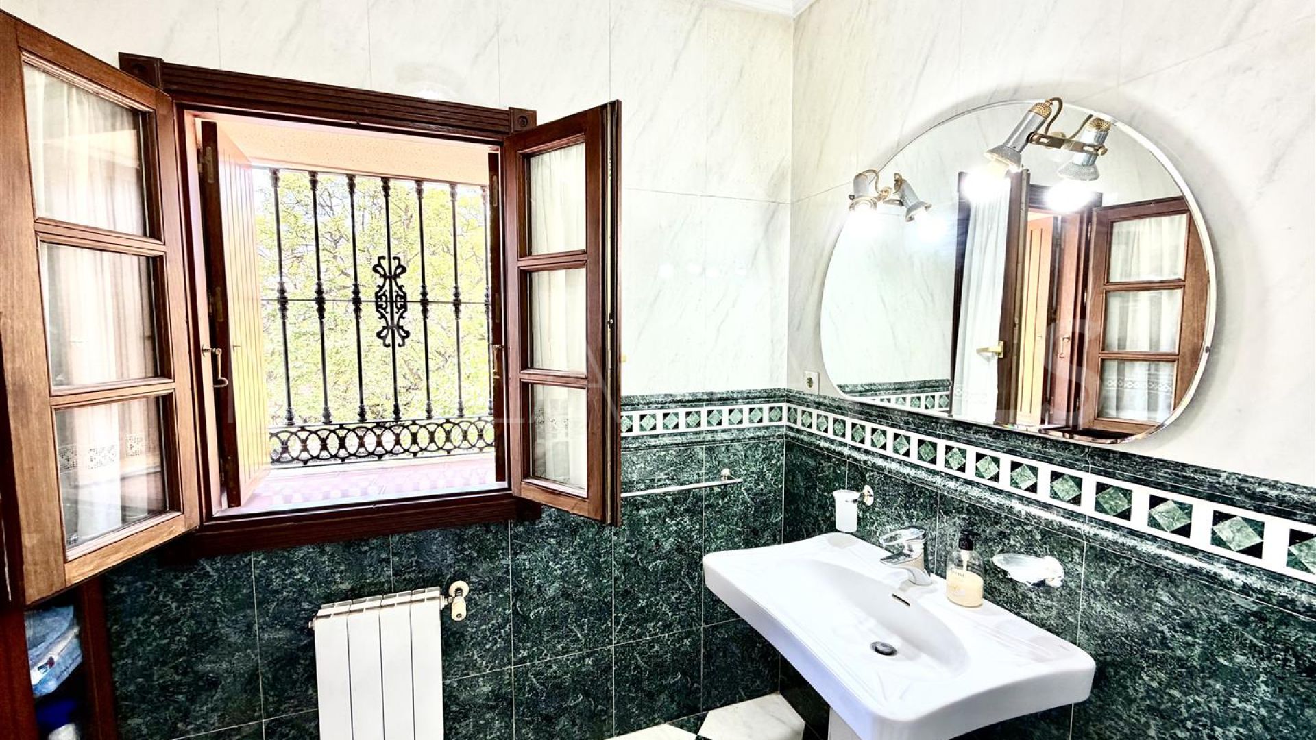 Pareado for sale in Nueva Andalucia with 3 bedrooms