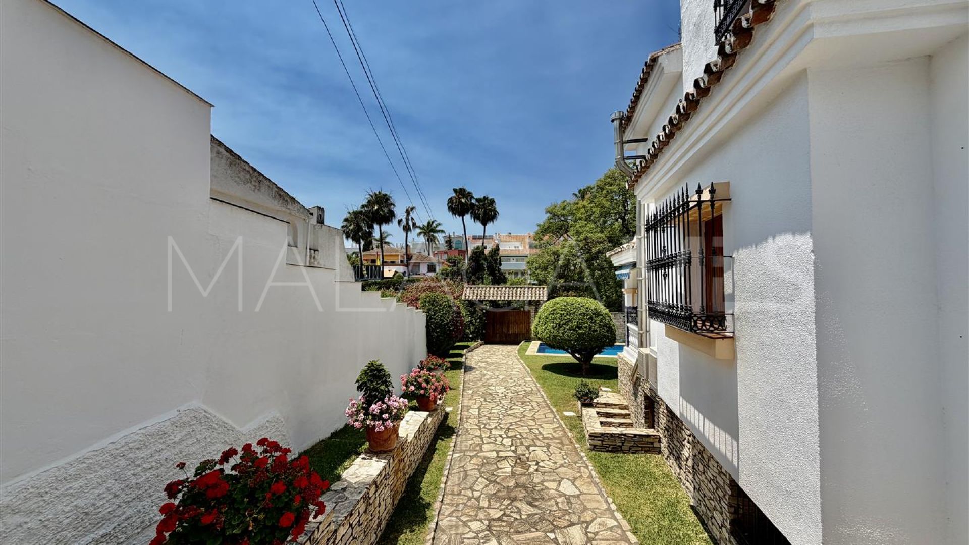 Pareado for sale in Nueva Andalucia with 3 bedrooms