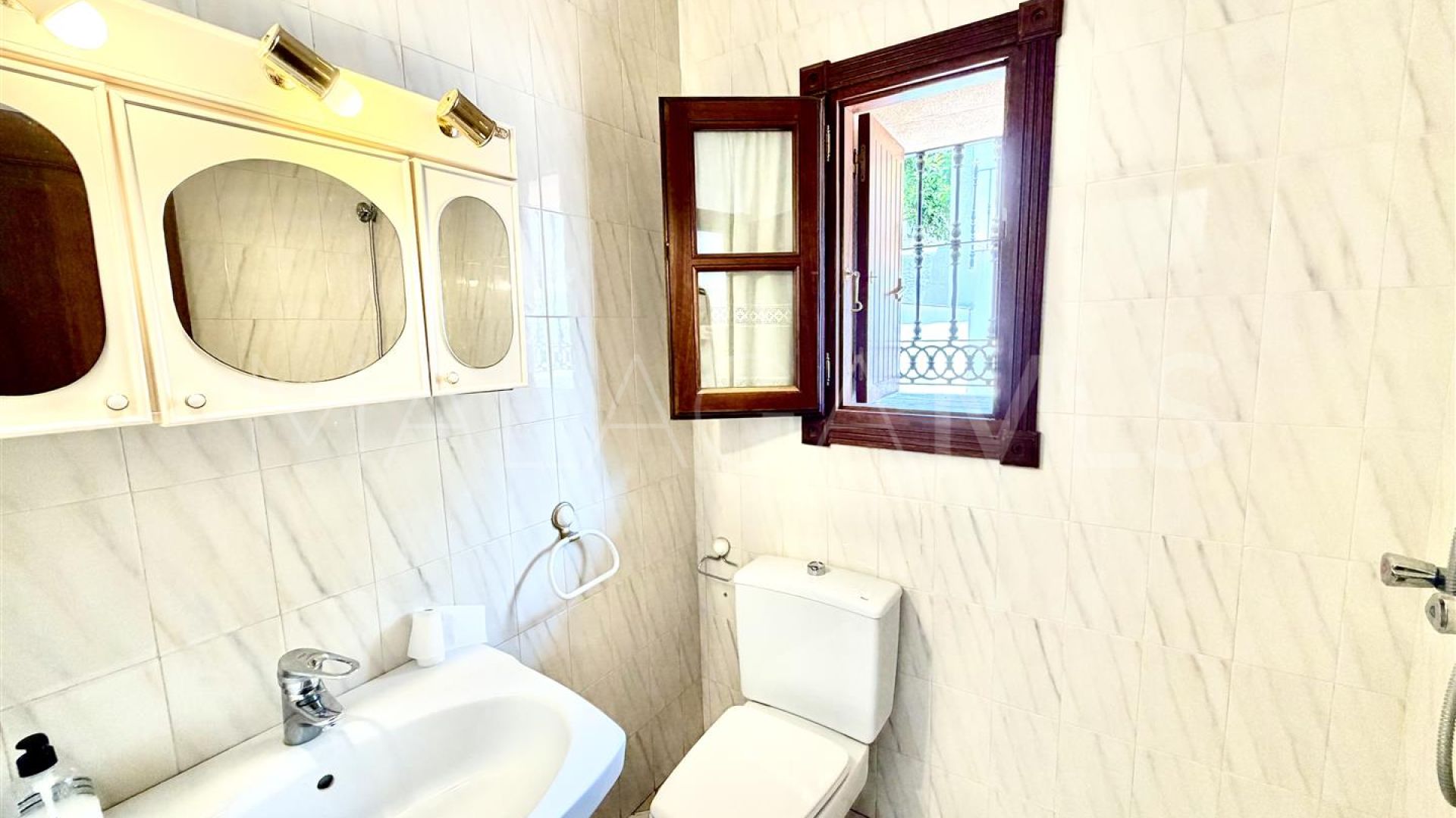 Pareado for sale in Nueva Andalucia with 3 bedrooms