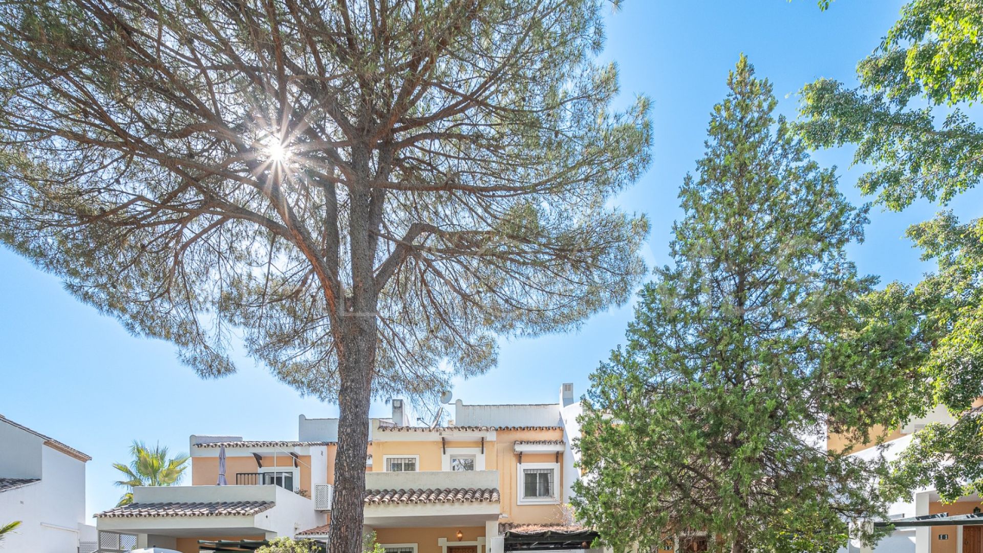 Radhus for sale in Las Encinas