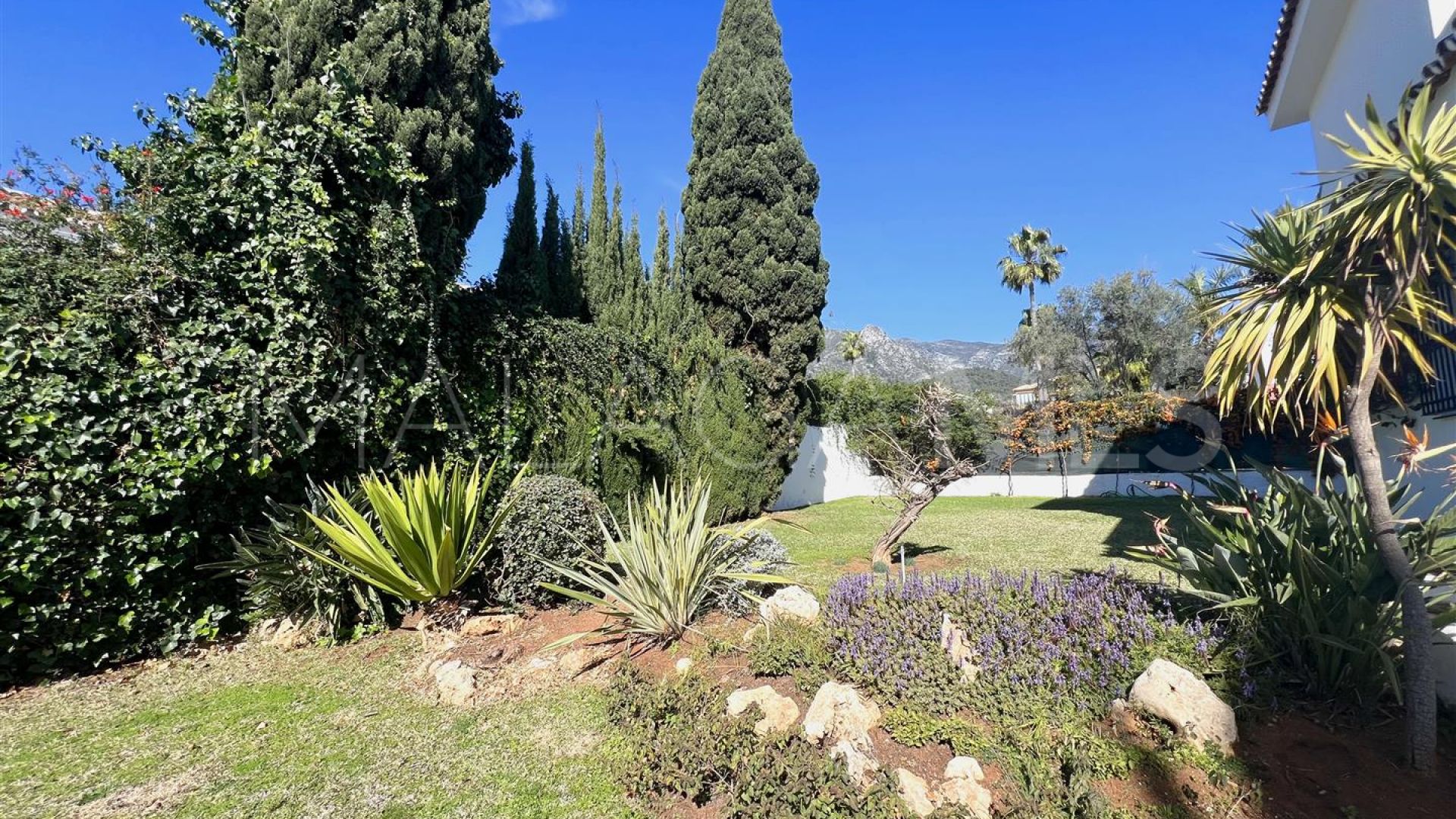 Villa for sale in Valdeolletas