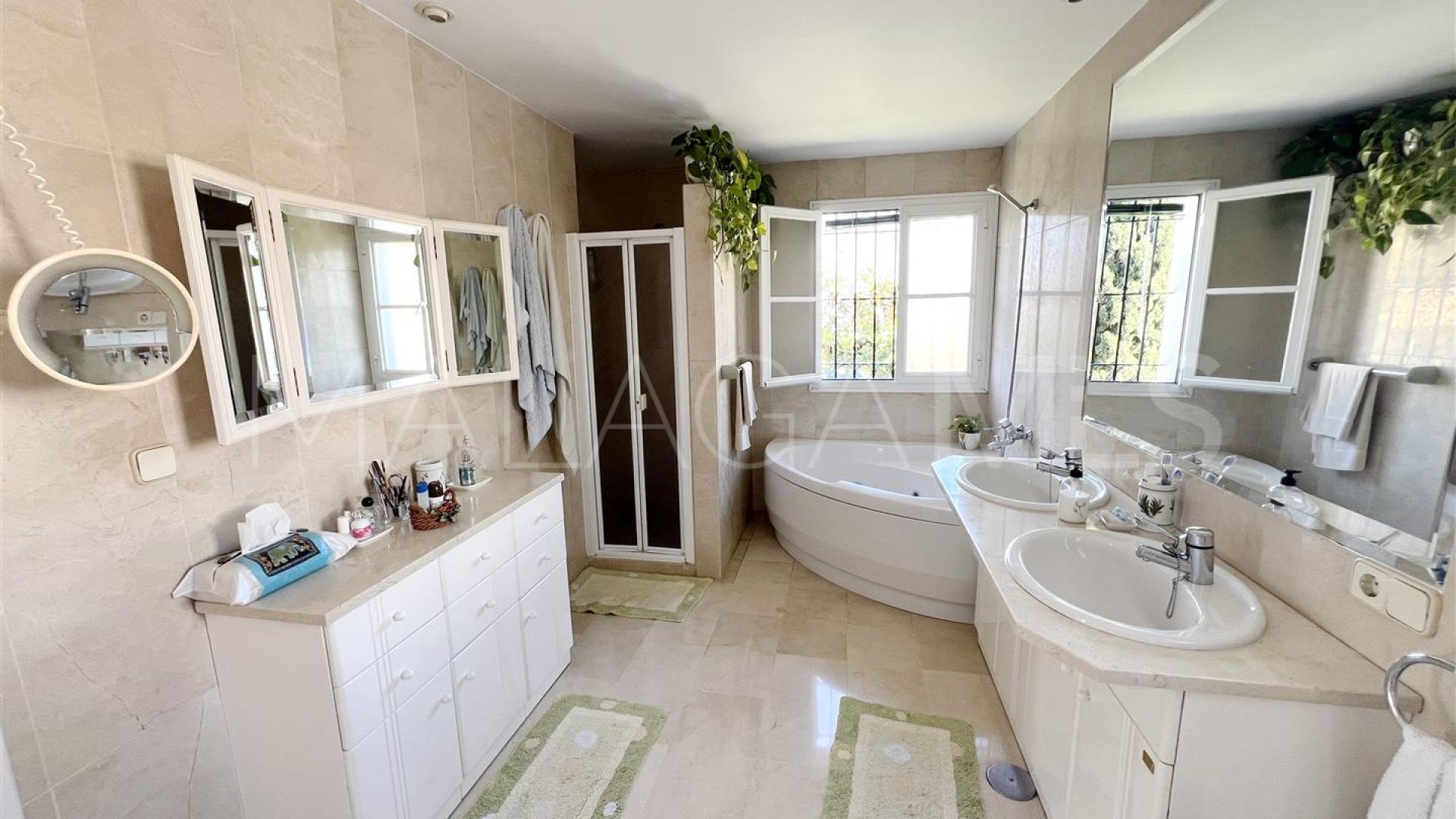 Villa for sale in Valdeolletas