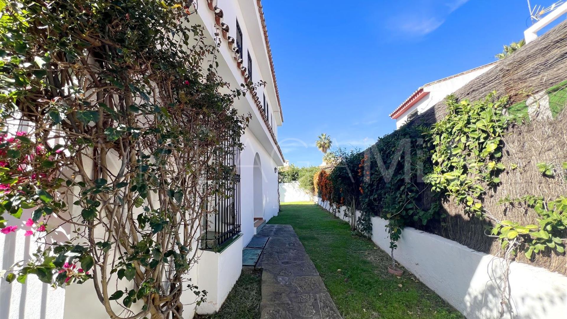 Villa for sale in Valdeolletas