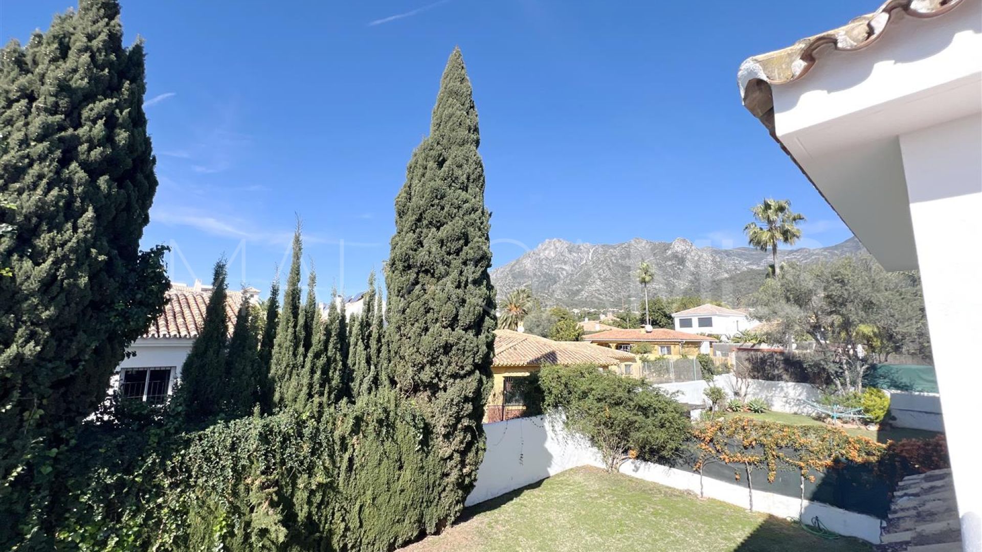 Villa for sale in Valdeolletas