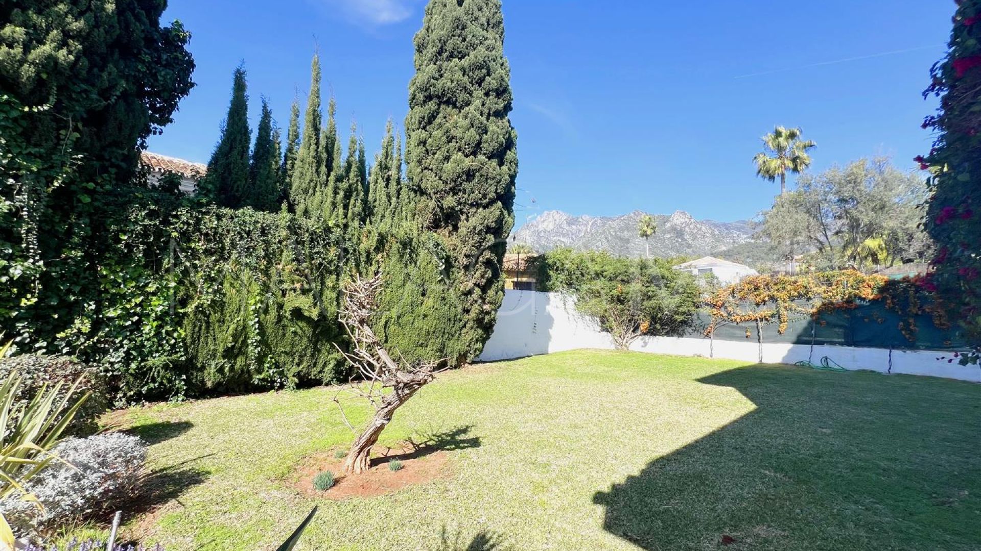 Villa for sale in Valdeolletas