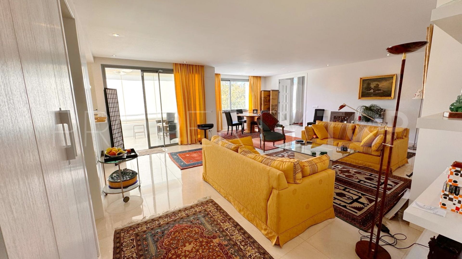 Apartamento a la venta con 3 dormitorios en Guadalmina Alta