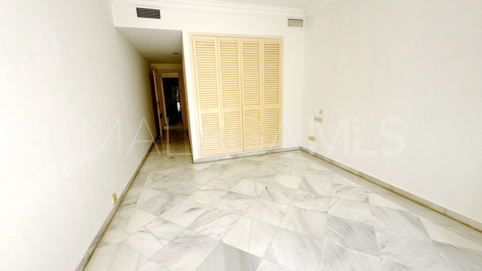 Ground floor apartment for sale in Alhambra del Mar