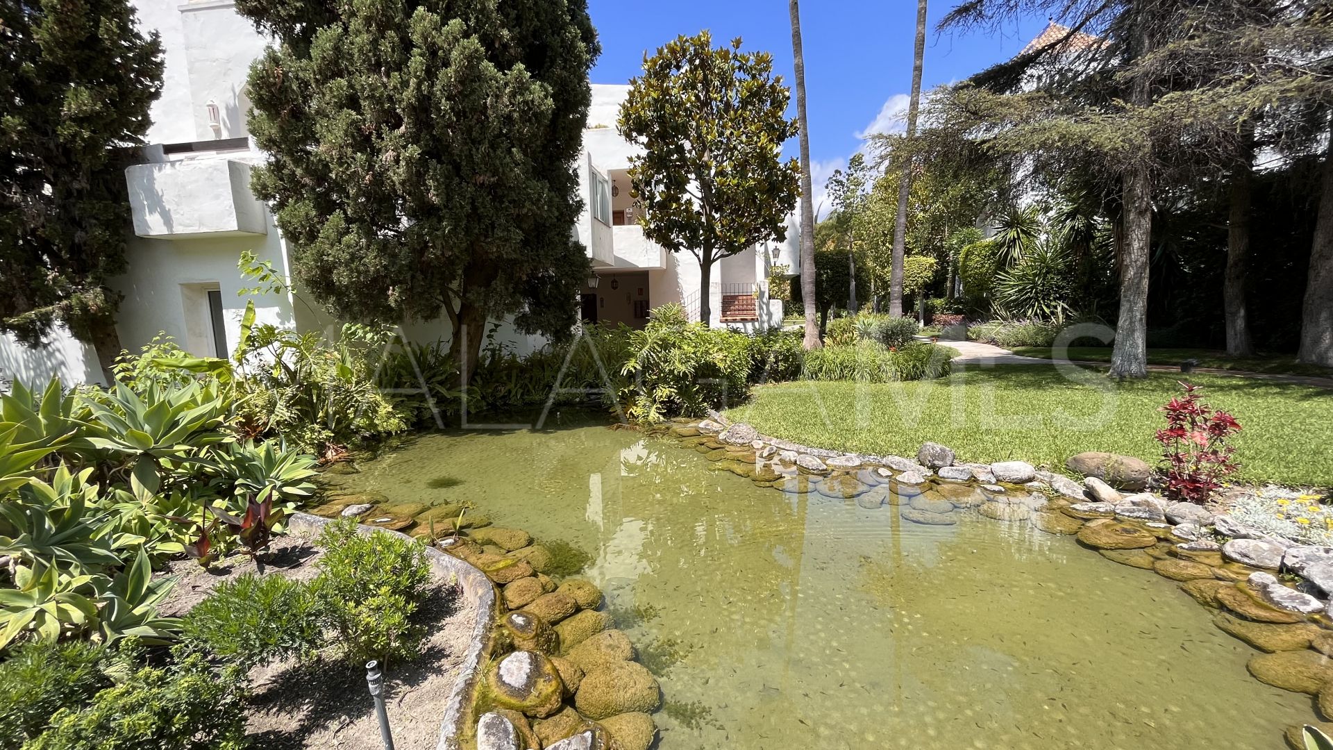 Ground floor apartment for sale in Alhambra del Mar