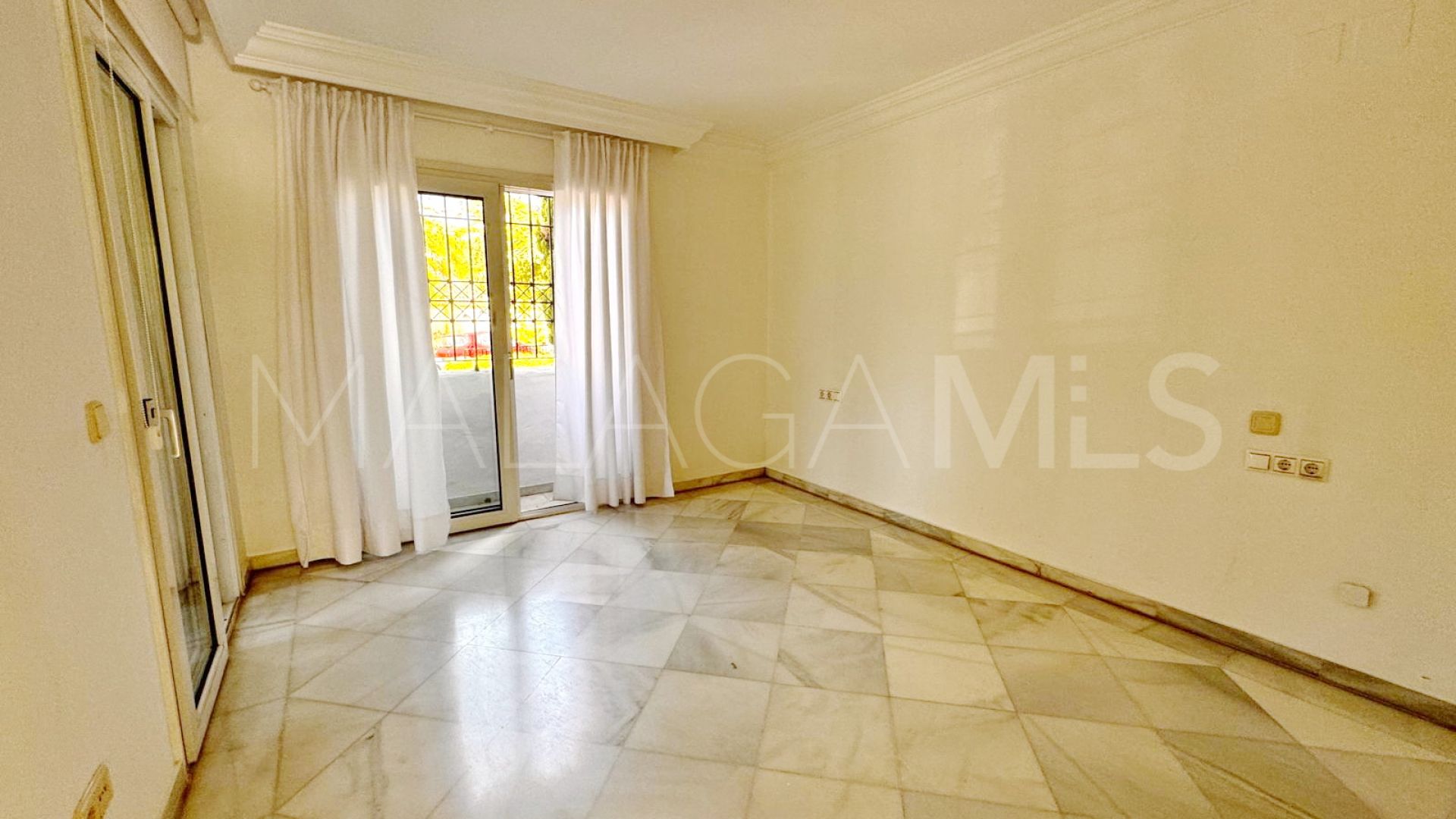 Ground floor apartment for sale in Alhambra del Mar