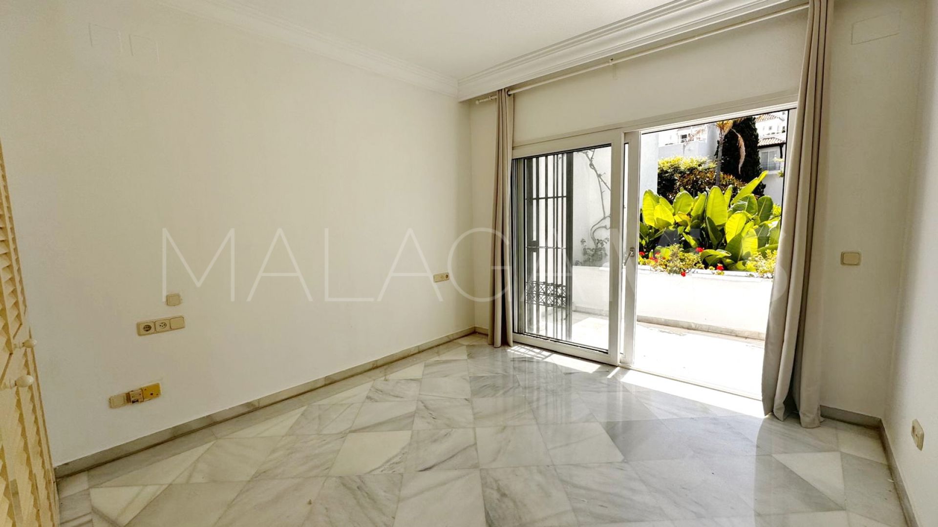 Ground floor apartment for sale in Alhambra del Mar