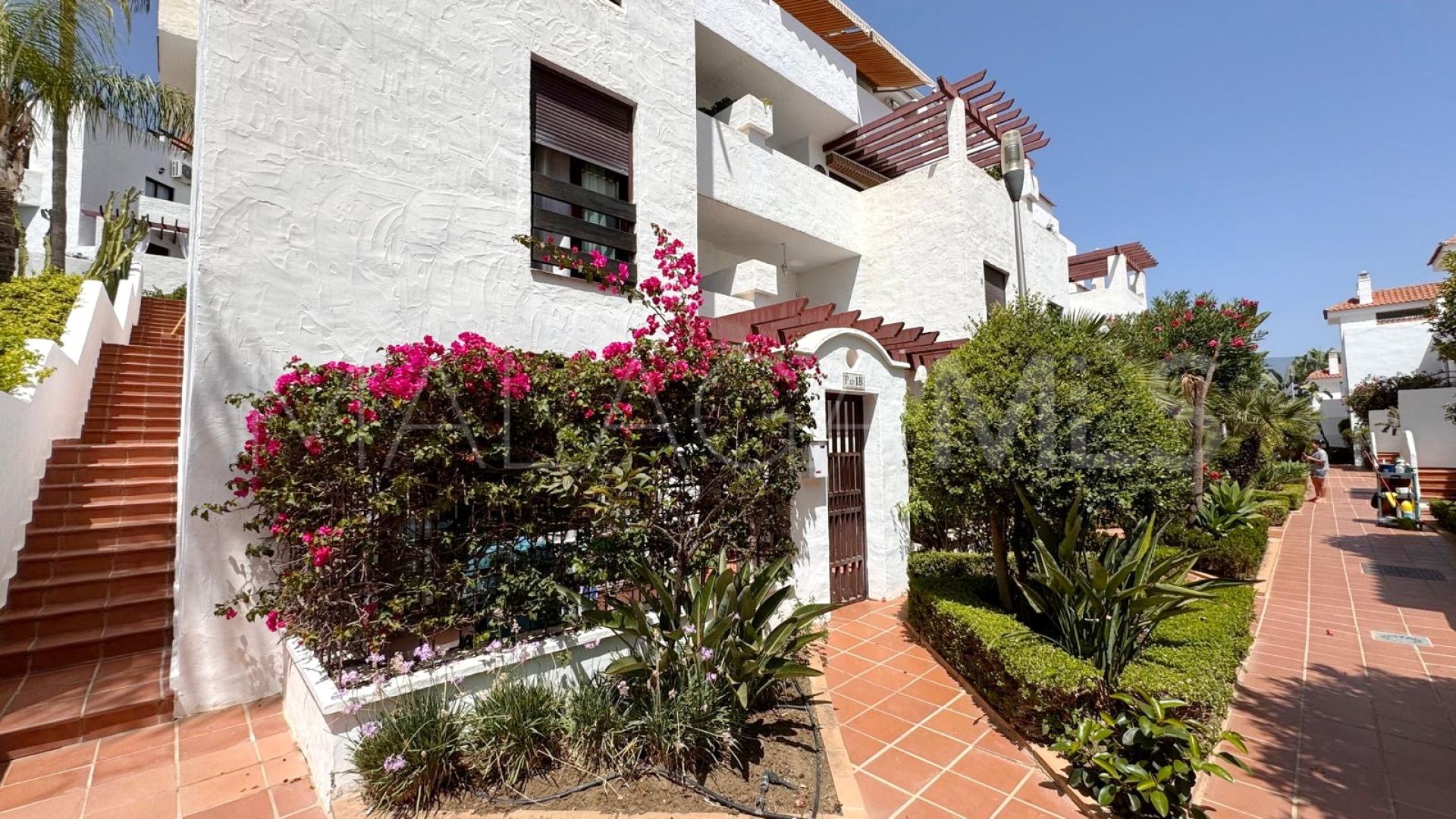 For sale Nueva Andalucia ground floor duplex with 3 bedrooms