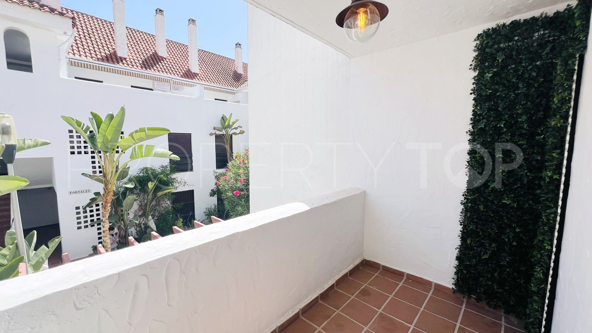 For sale ground floor duplex with 3 bedrooms in Nueva Andalucia