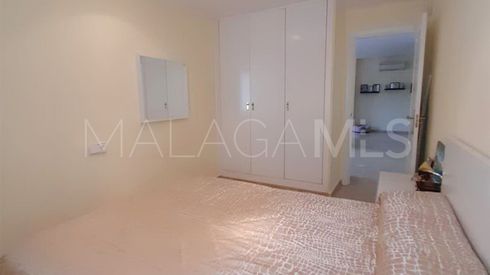 Se vende apartamento planta baja in Coto Real II