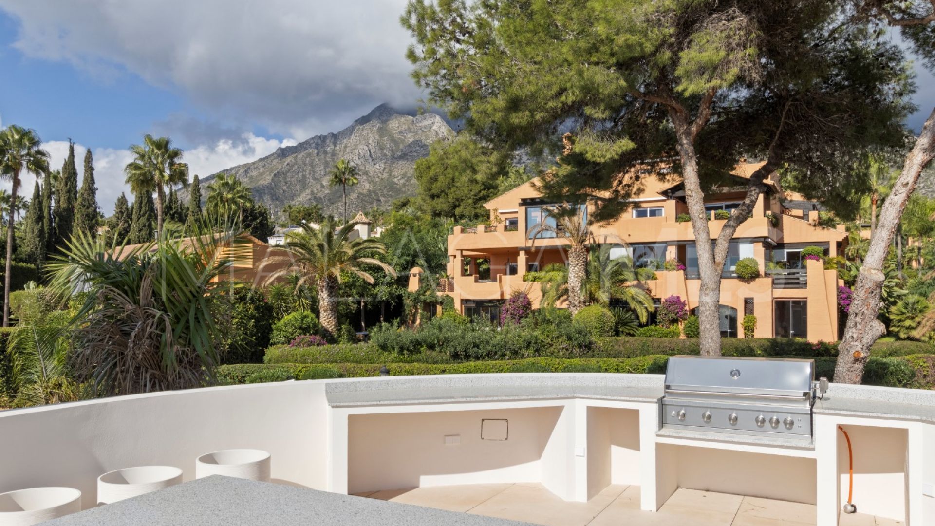 Villa for sale in Sierra Blanca