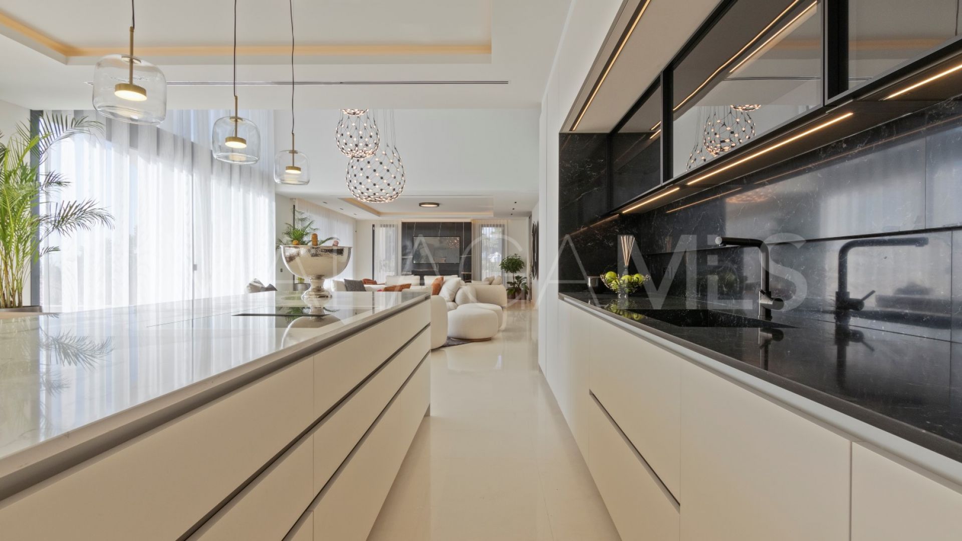 Villa for sale in Sierra Blanca
