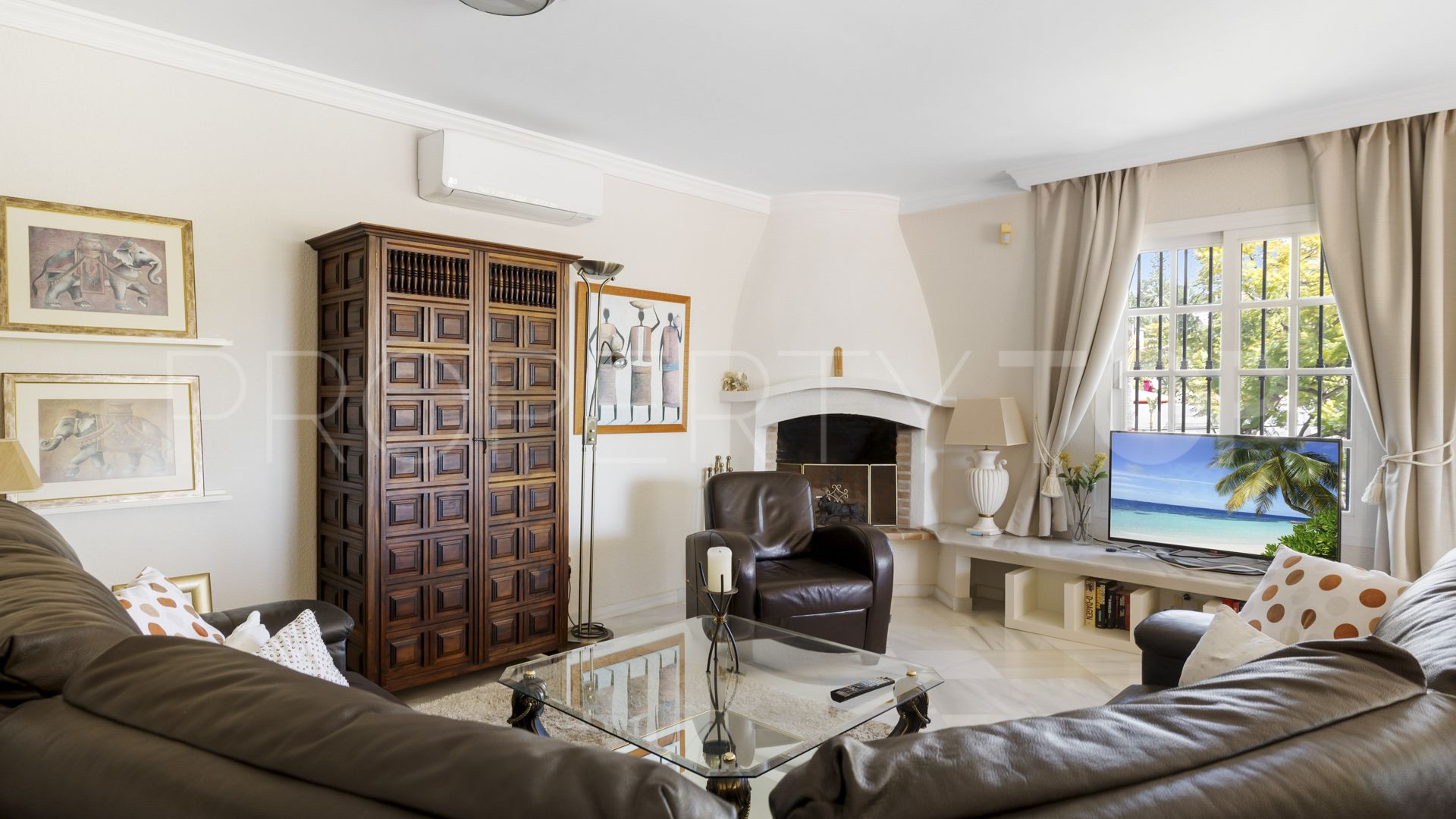 Villa con 5 dormitorios en venta en Nueva Andalucia