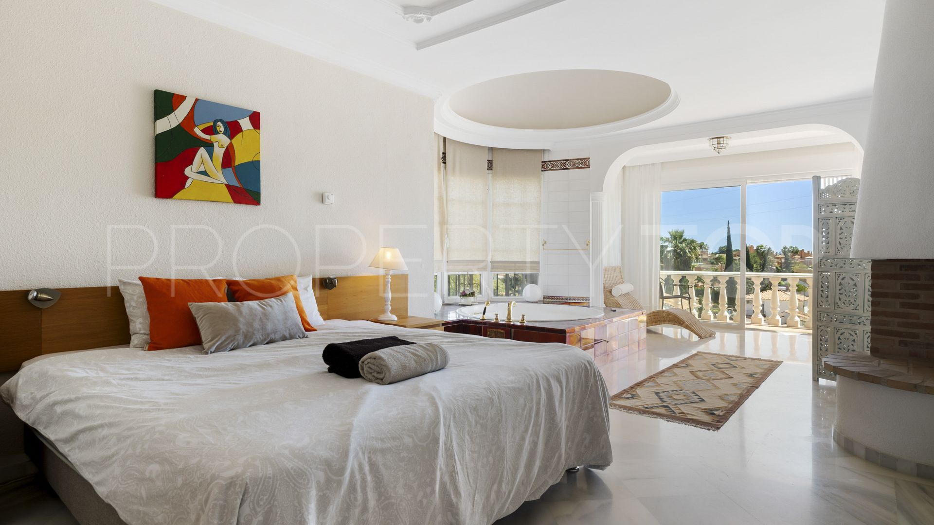 5 bedrooms villa for sale in Nueva Andalucia