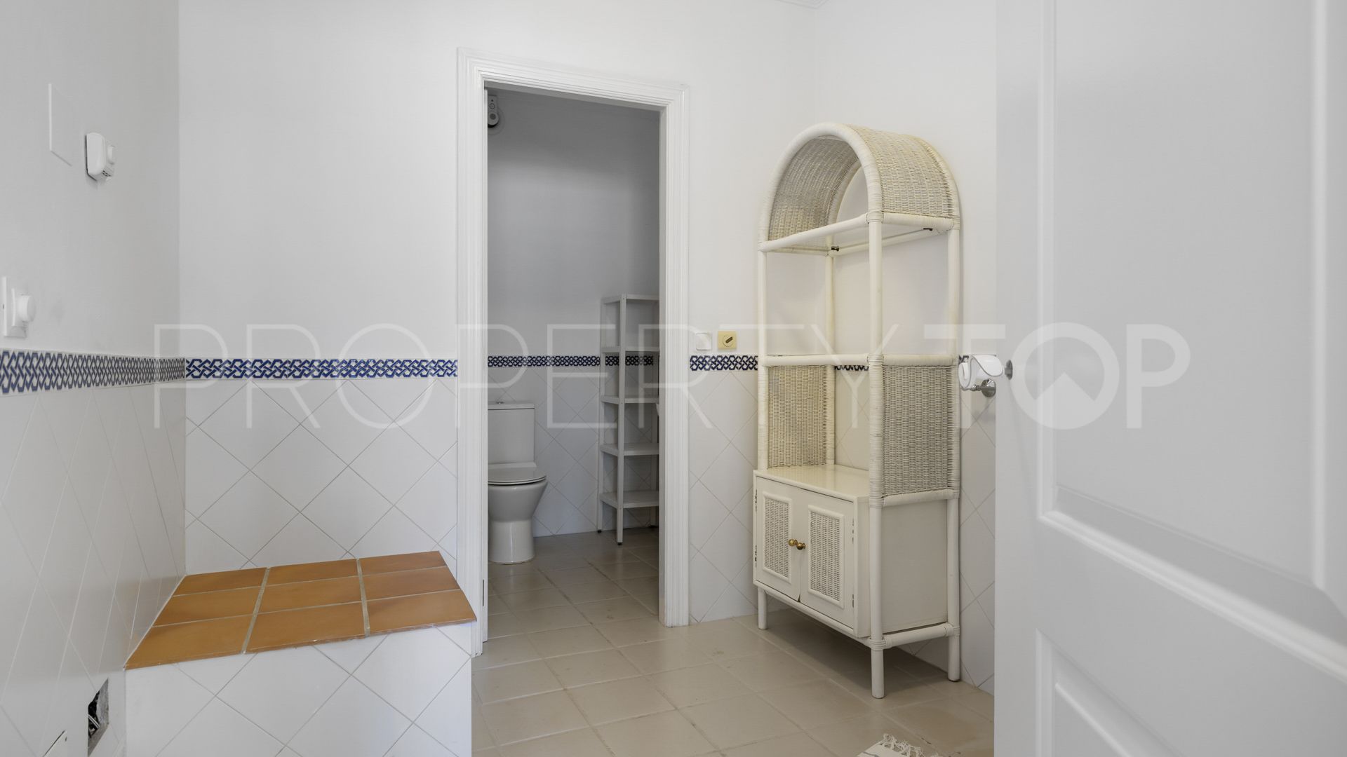 Villa con 5 dormitorios en venta en Nueva Andalucia