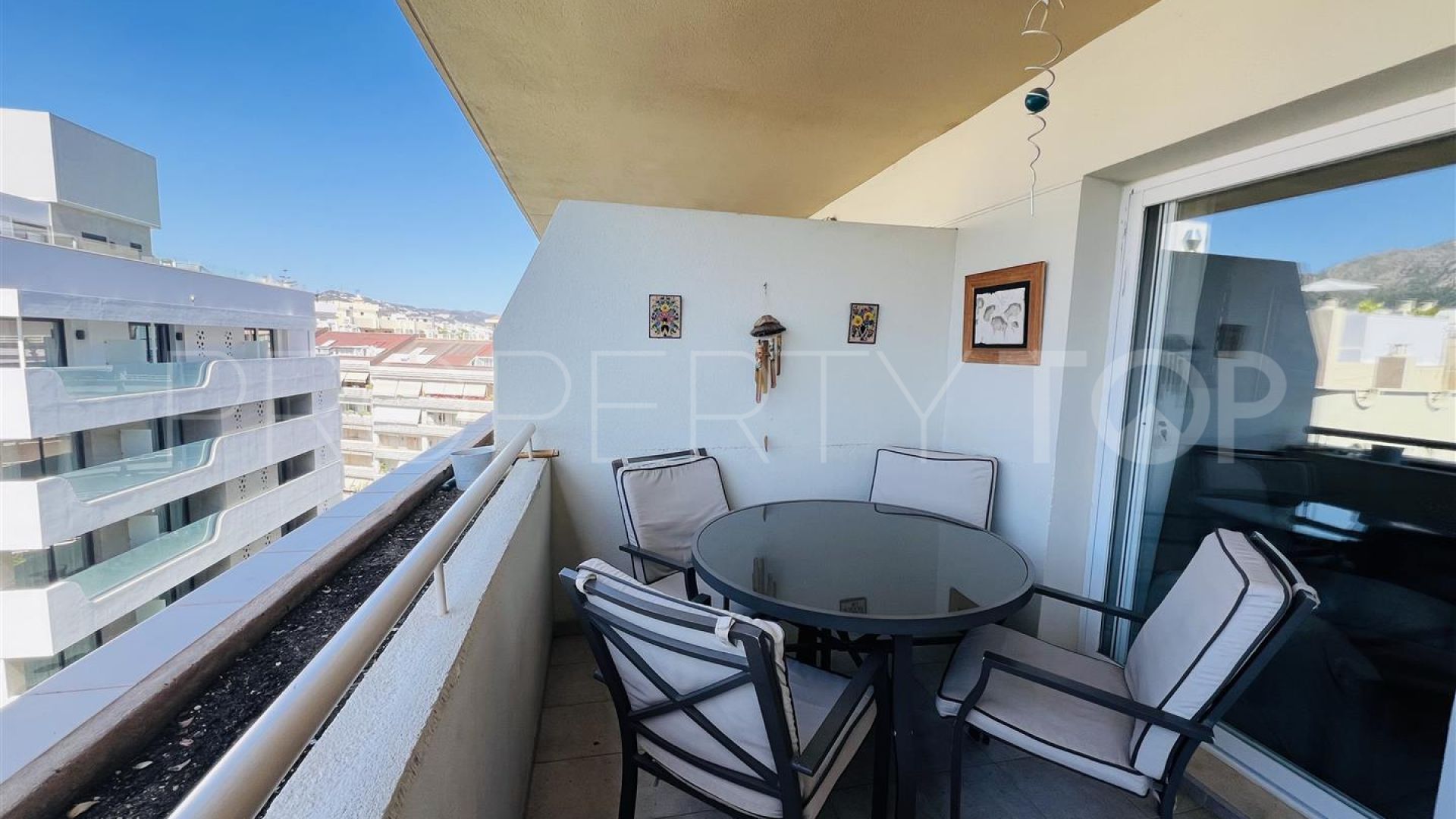 Buy apartment in Marbella Centro with 3 bedrooms