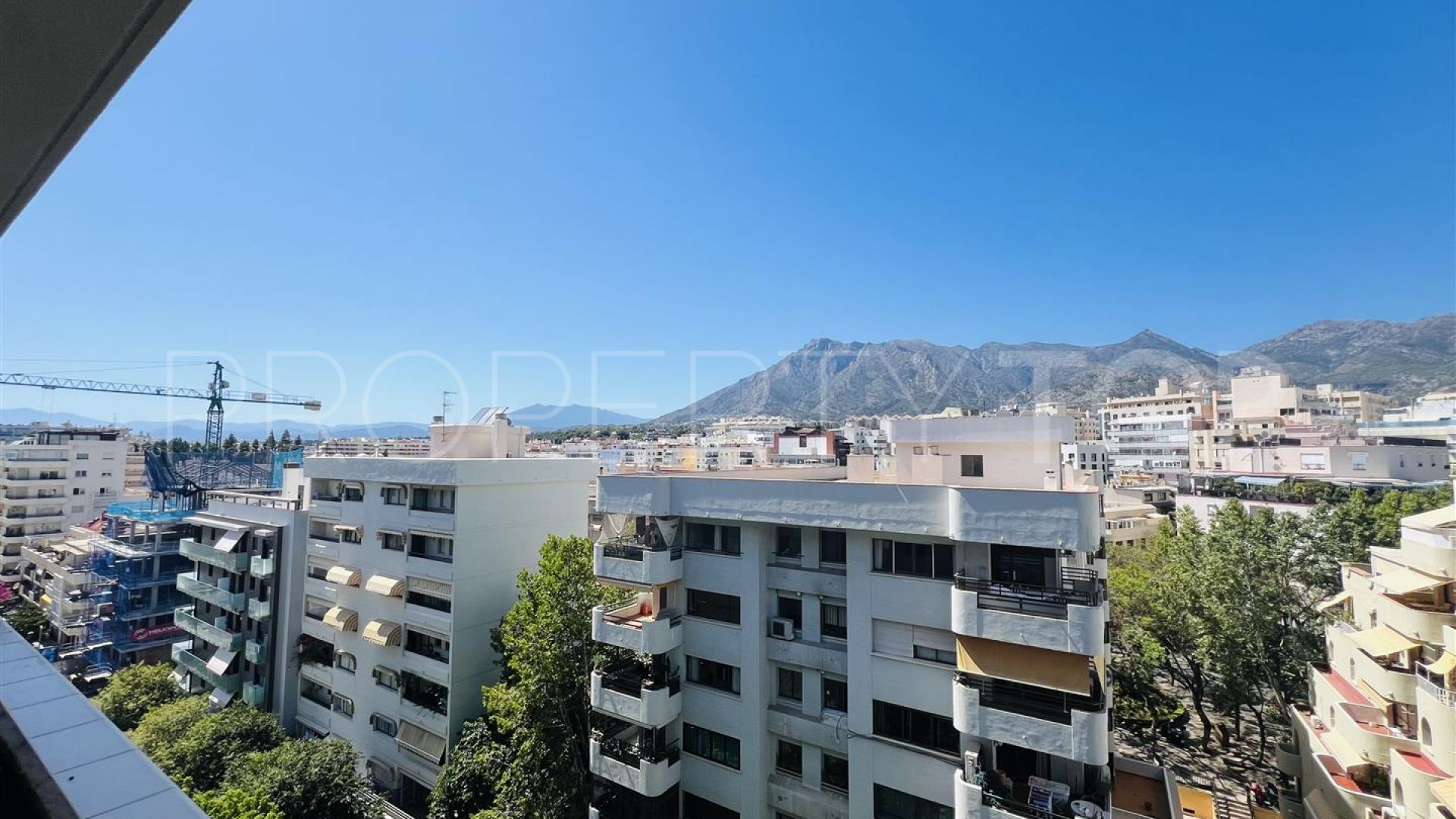 Buy apartment in Marbella Centro with 3 bedrooms