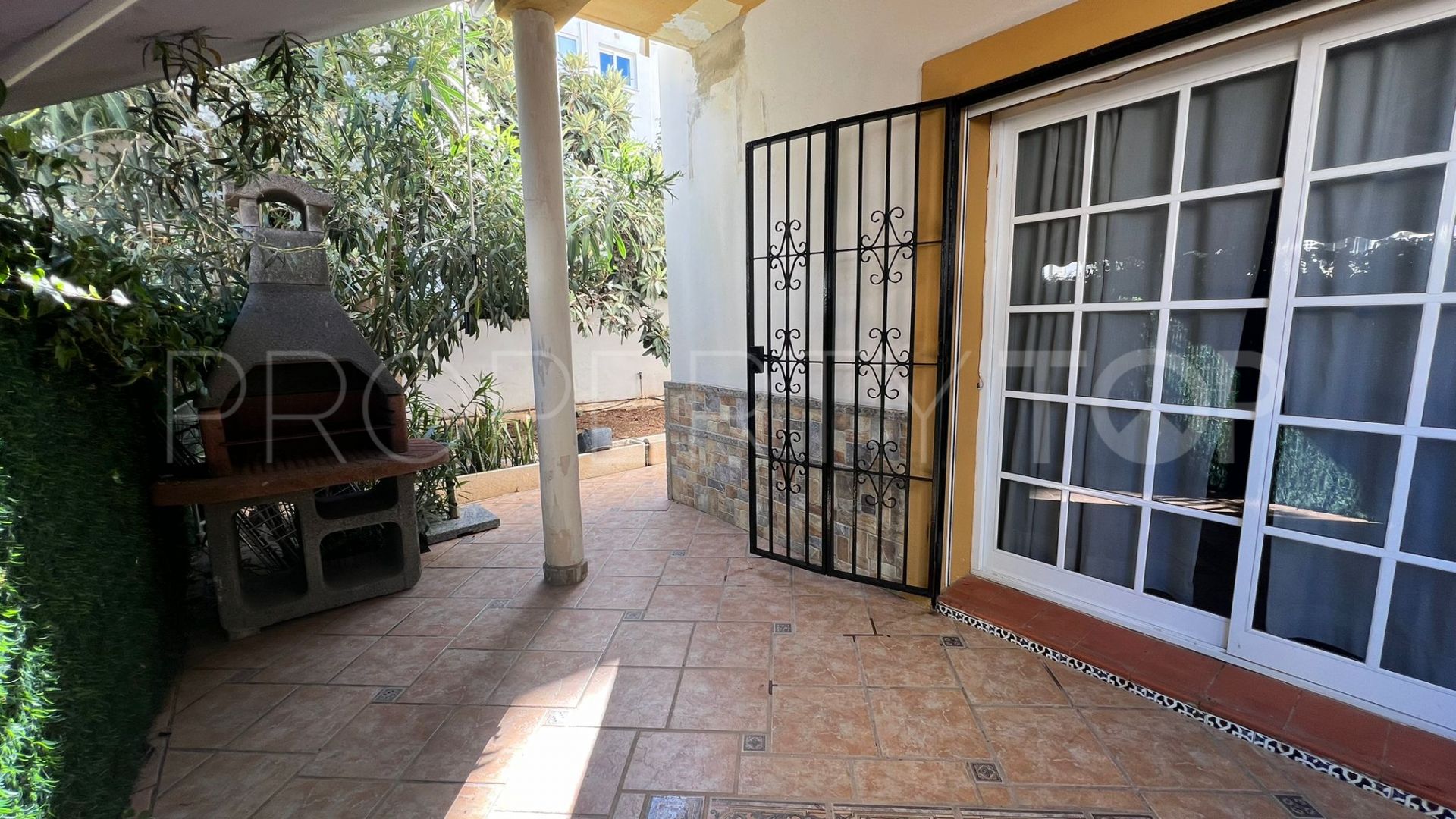 Villa for sale in La Carihuela