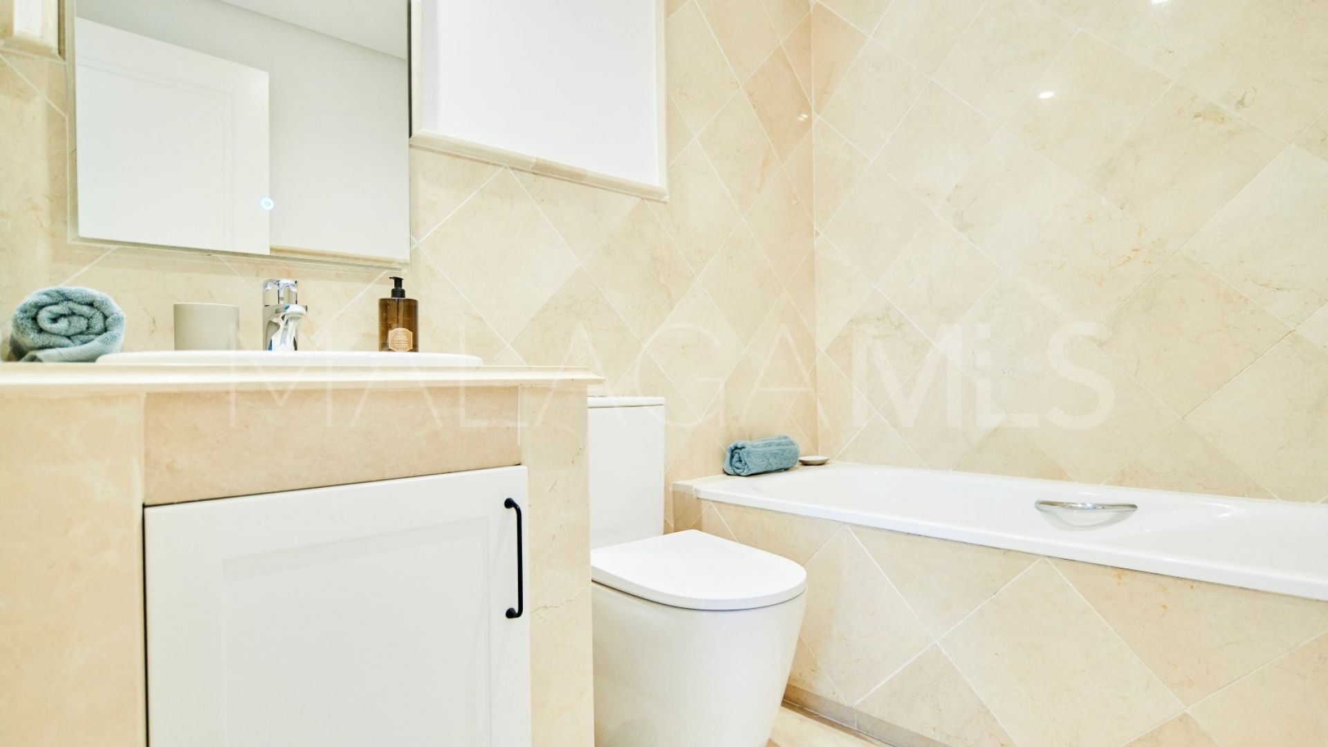3 bedrooms apartment for sale in Nueva Andalucia
